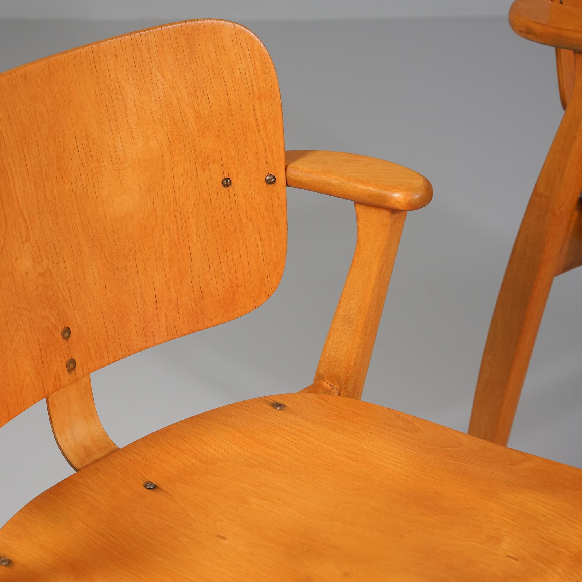 Juego de cuatro sillas Model Domus, Ilmari Tapiovaara, Años 50 en Bueno estado para la venta en Helsinki, Uusimaa
