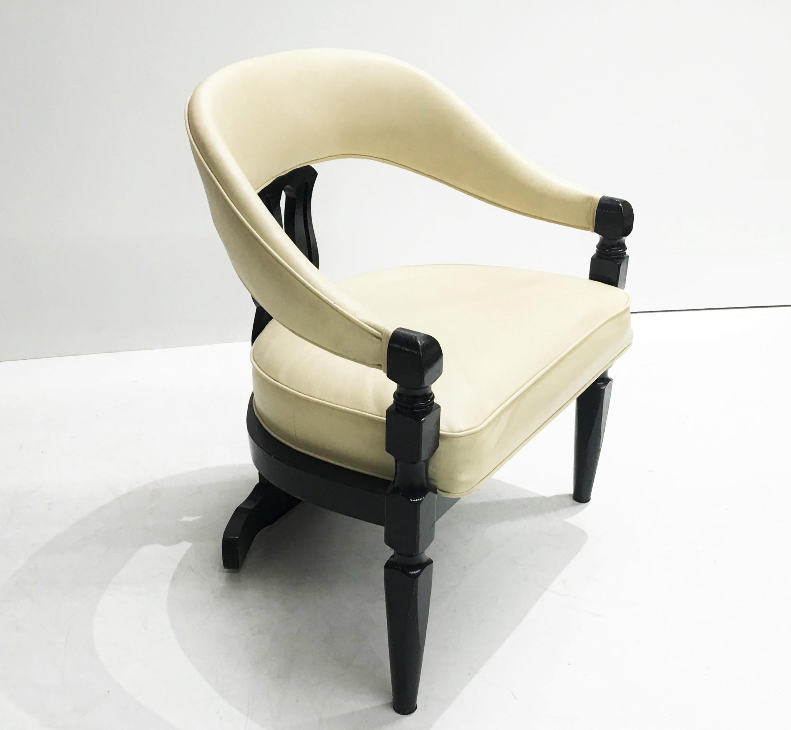 20ième siècle Ensemble de quatre chaises à manger modernes d'inspiration asiatique en vente