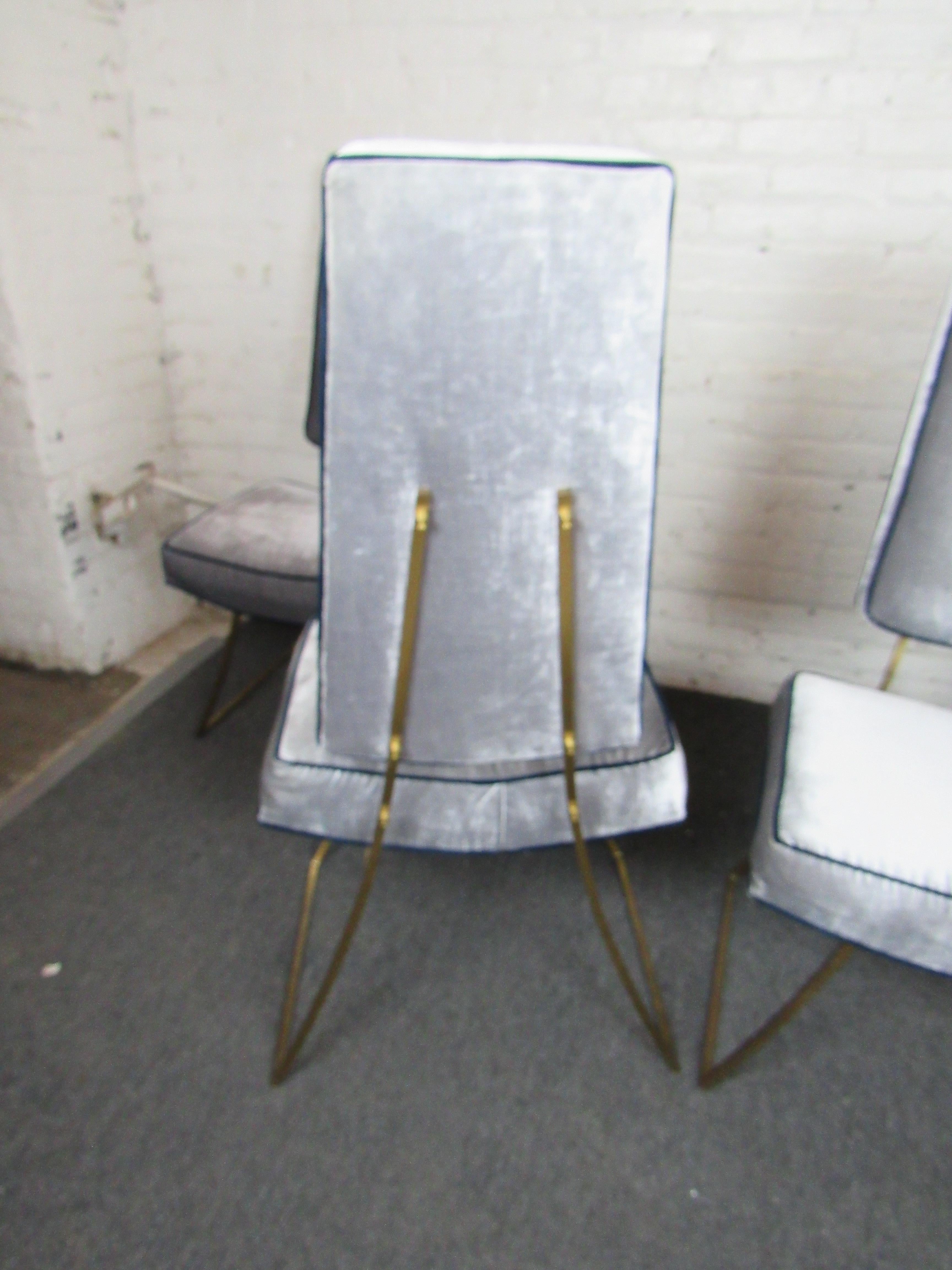 20ième siècle Ensemble de quatre chaises modernes en vente