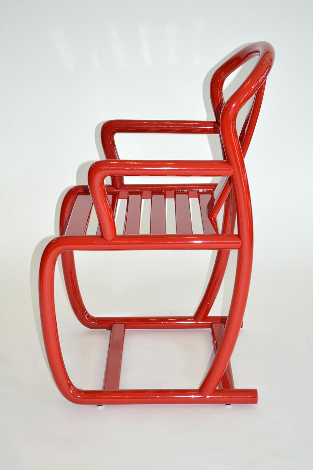 Moderne Ensemble de quatre chaises de salle à manger modernes en laque rouge, Italie, années 1980 en vente