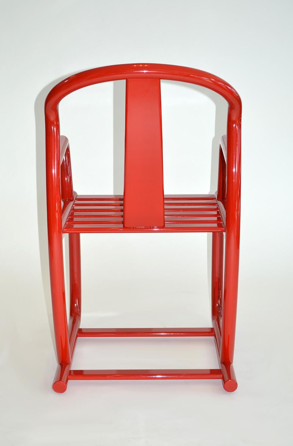 italien Ensemble de quatre chaises de salle à manger modernes en laque rouge, Italie, années 1980 en vente