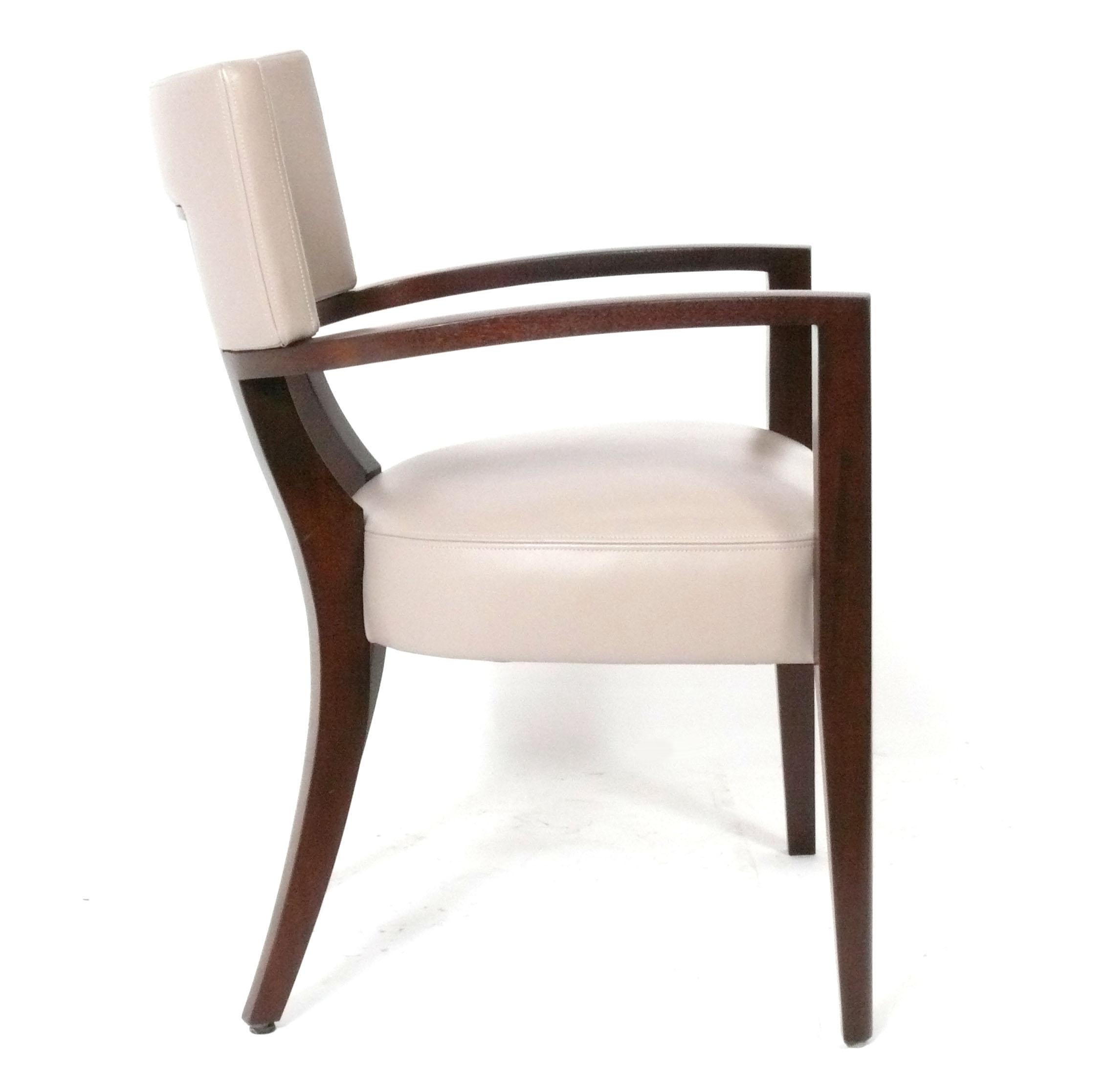 Juego de cuatro sillas de comedor modernas de cuero atribuidas a Thomas Pheasant para Baker Regencia de Hollywood en venta