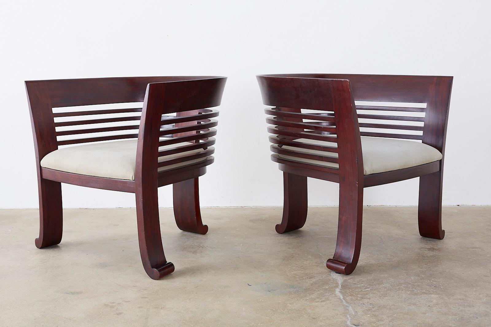 Ensemble de quatre chaises de baignoire sculpturales en acajou de style Art déco 5