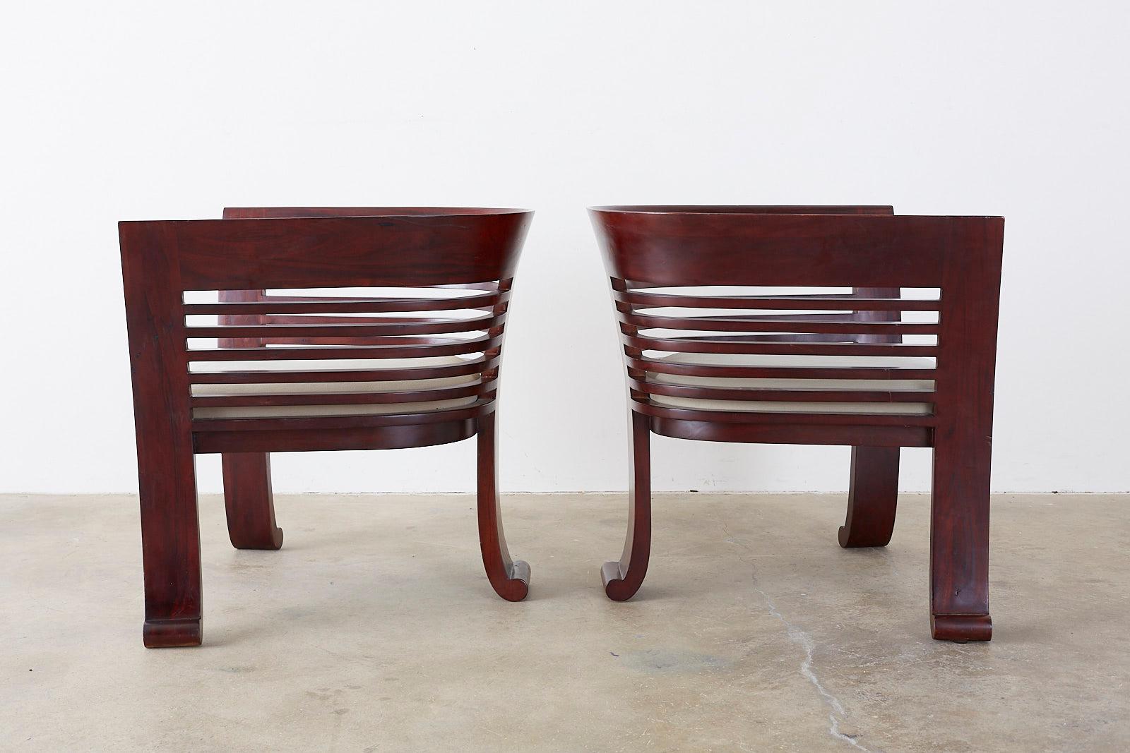 Ensemble de quatre chaises de baignoire sculpturales en acajou de style Art déco 6