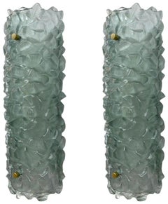 Ensemble de quatre appliques Murano modernes texturées de couleur vert clair. Italie, années 1980.