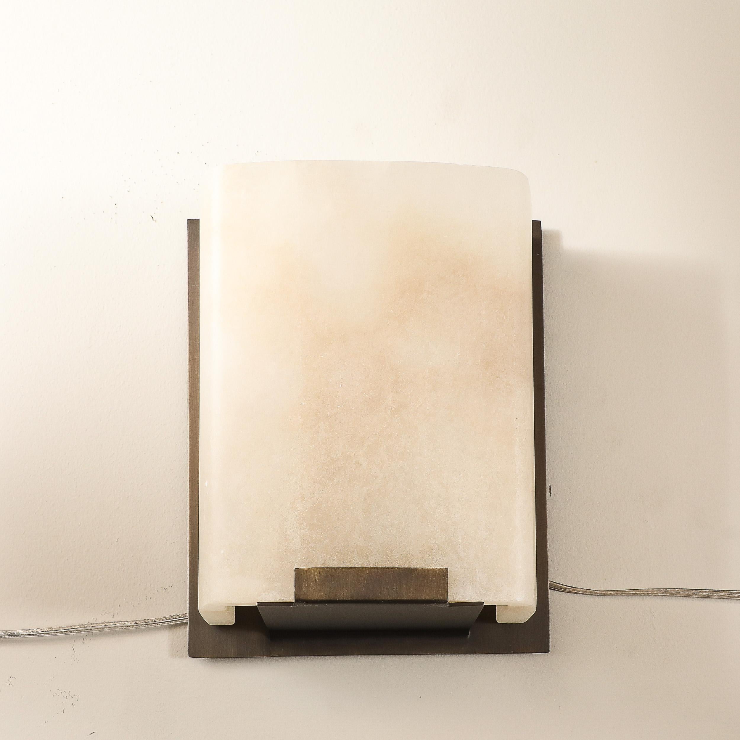 Set von vier modernistischen Wandleuchtern aus Alabaster und Ölgeriebener Bronze im Angebot 6