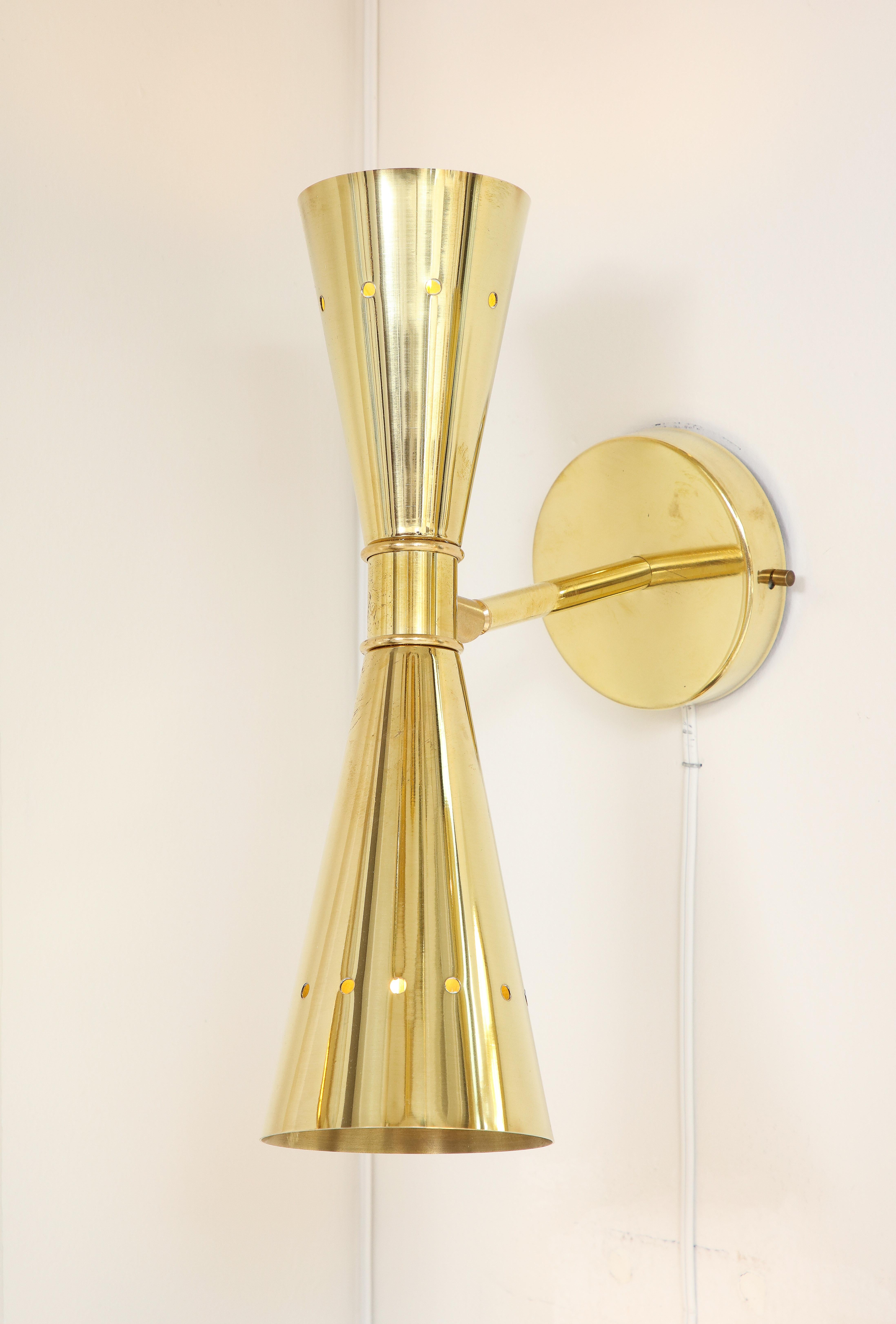 Set of Four Modernist Brass Double Cone Wall Lights or Sconces, Italy 2022 For Sale 4