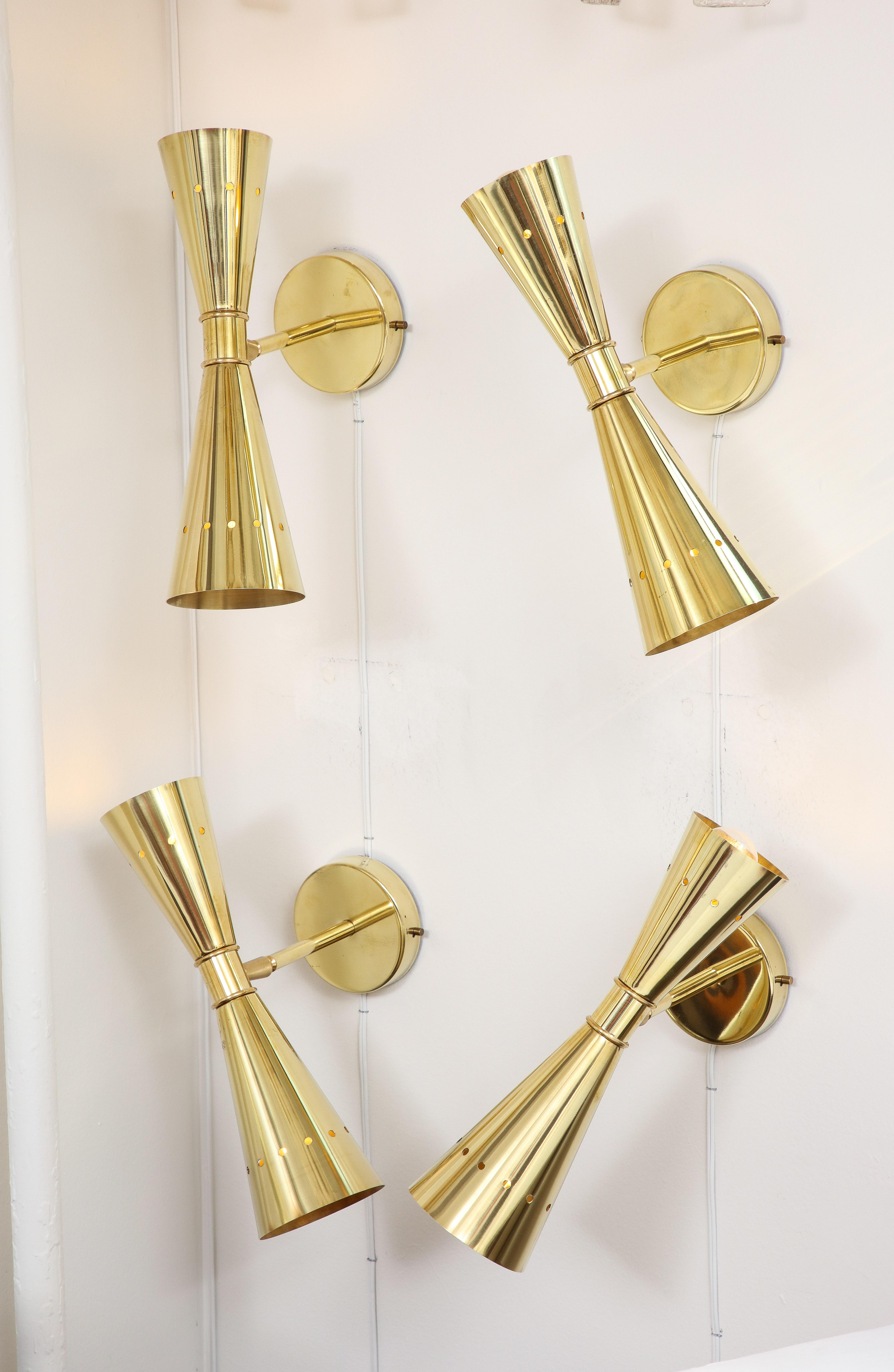 Mid-Century Modern Set of Four Modernist Brass Double Cone Wall Lights or Sconces, Italy 2022 For Sale