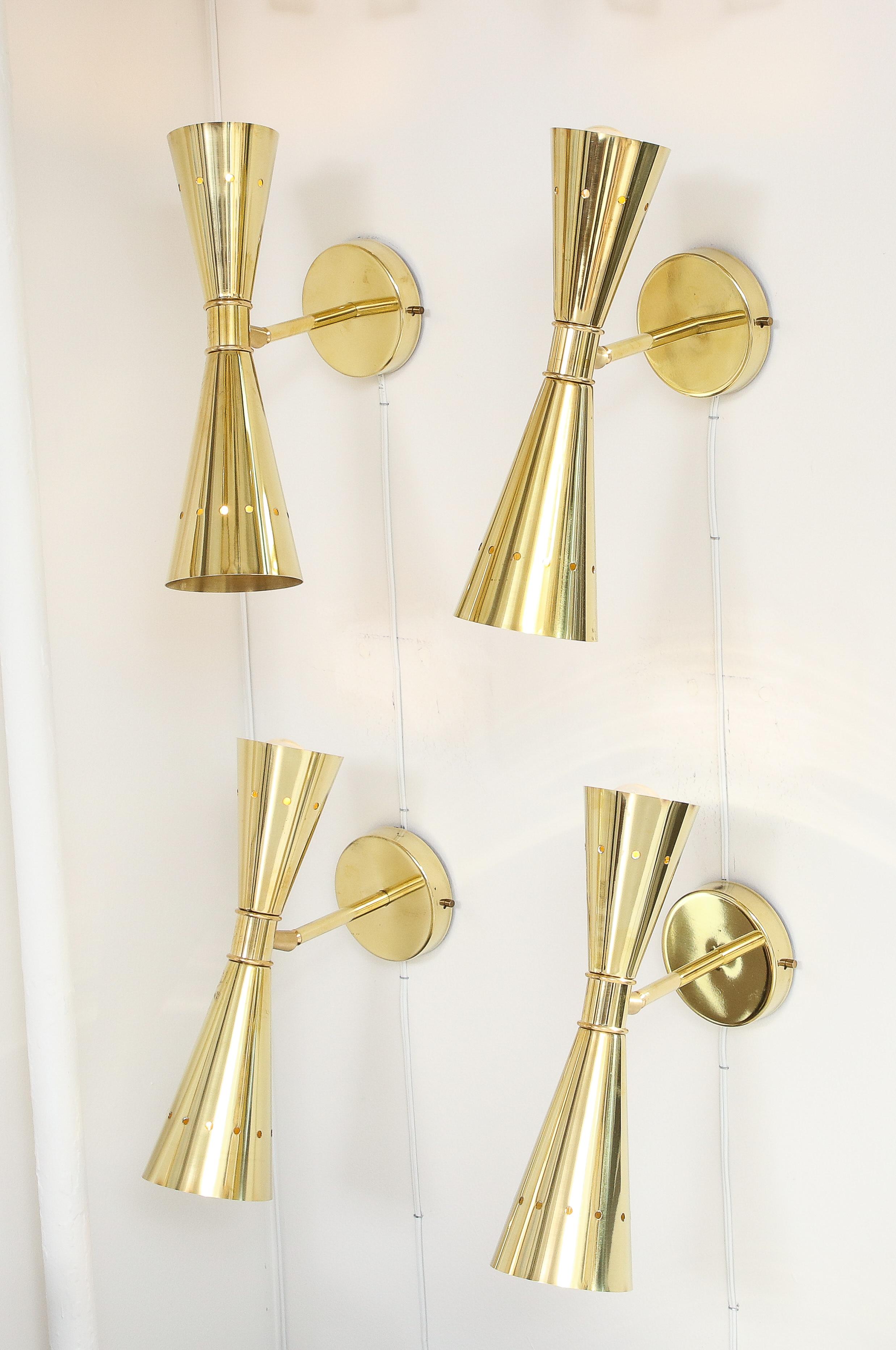 Set of Four Modernist Brass Double Cone Wall Lights or Sconces, Italy 2022 For Sale 1
