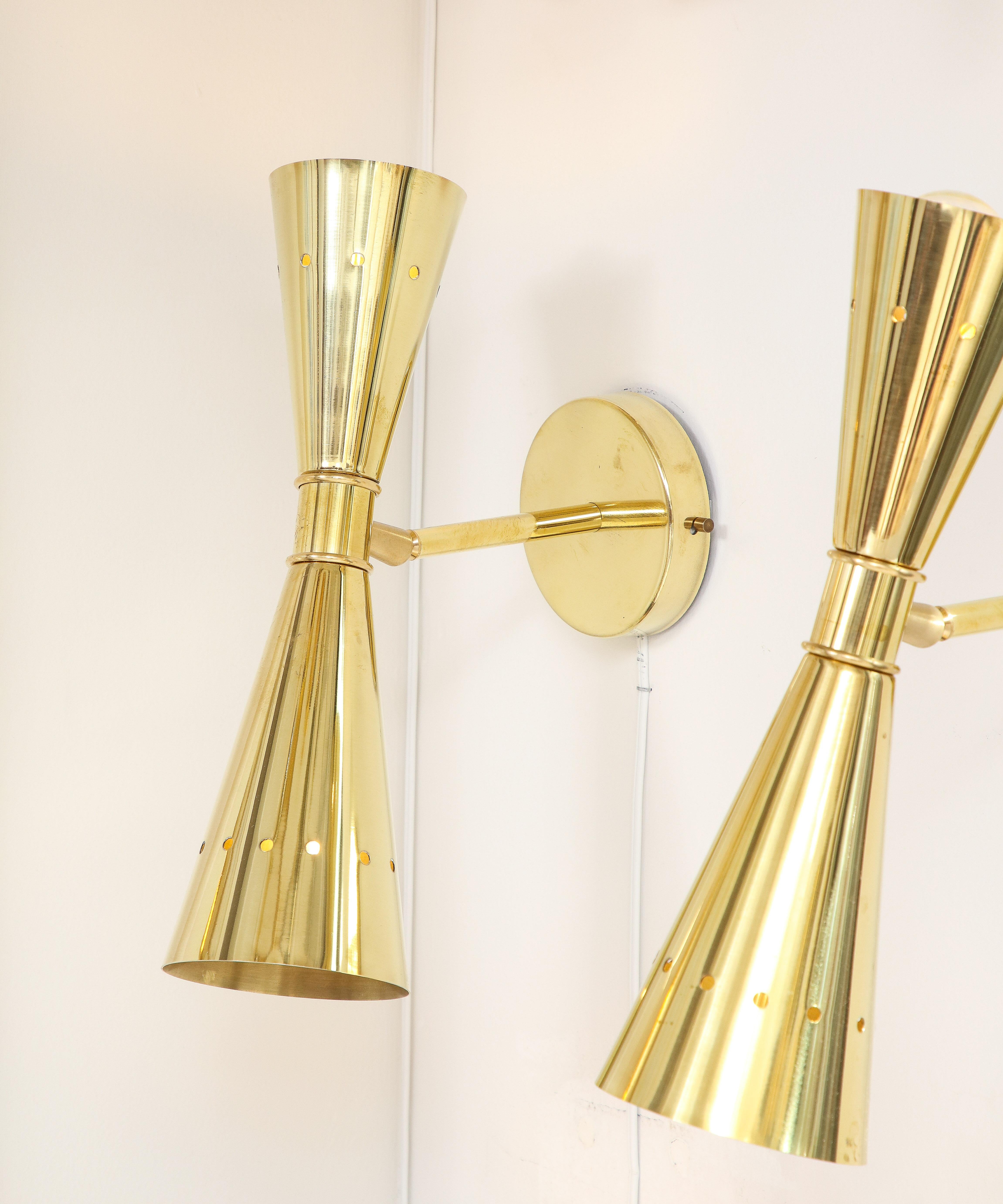 Set of Four Modernist Brass Double Cone Wall Lights or Sconces, Italy 2022 For Sale 2