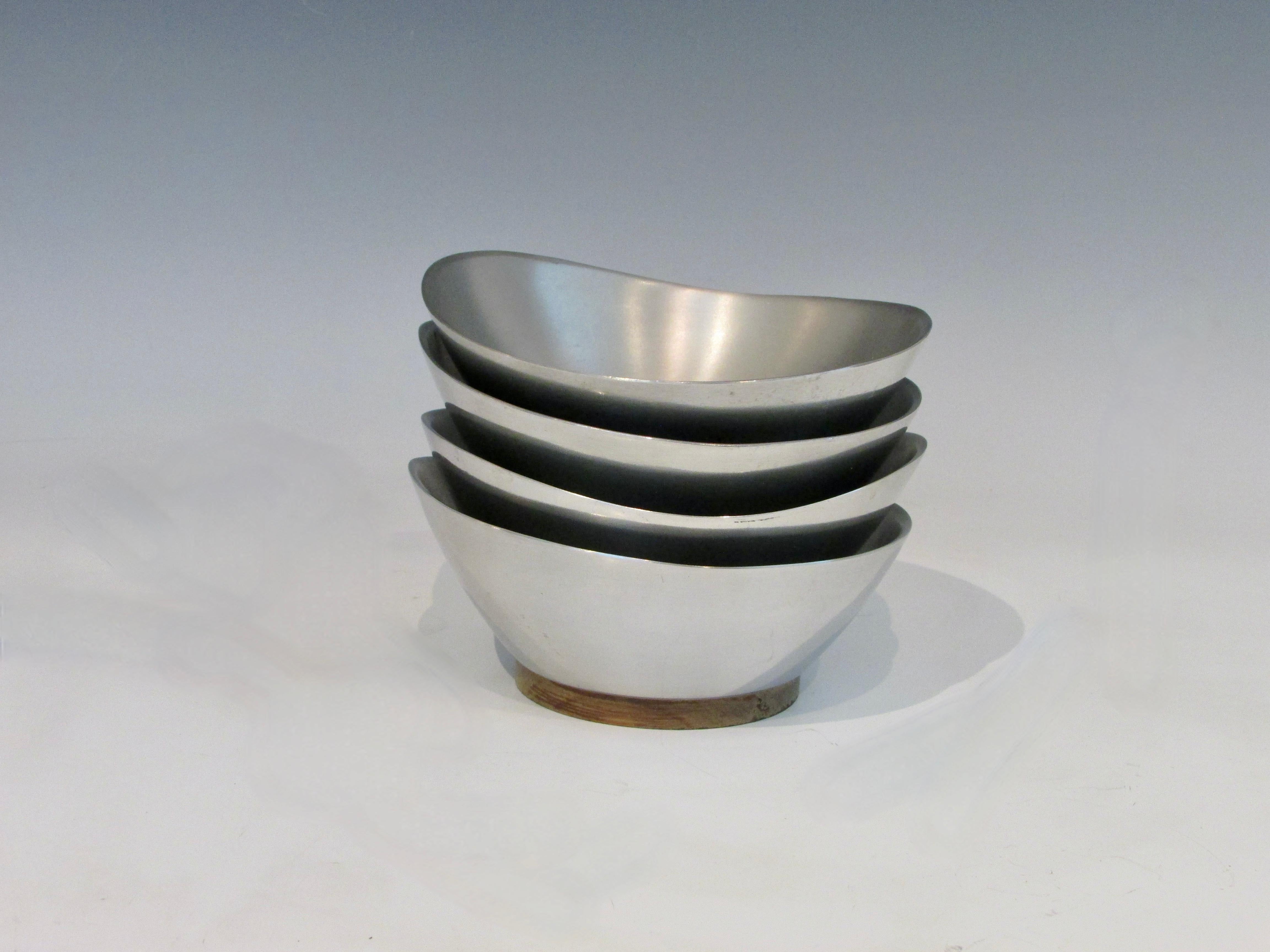 Mid-Century Modern Set of Four Modernist Cast Aluminum Biomorphic Shape Serving Bowls For Sale