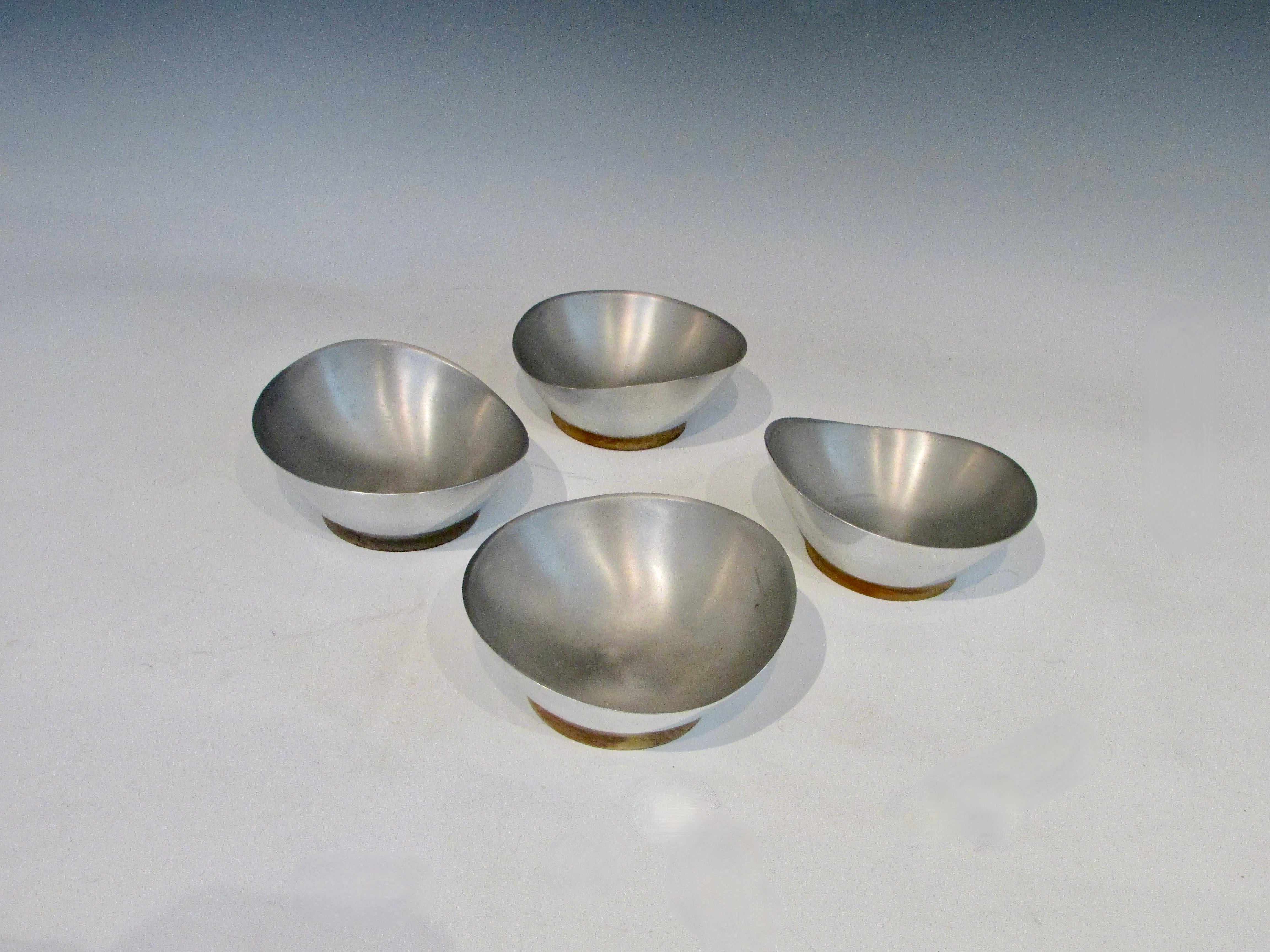 Set of Four Modernist Cast Aluminum Biomorphic Shape Serving Bowls In Good Condition For Sale In Ferndale, MI