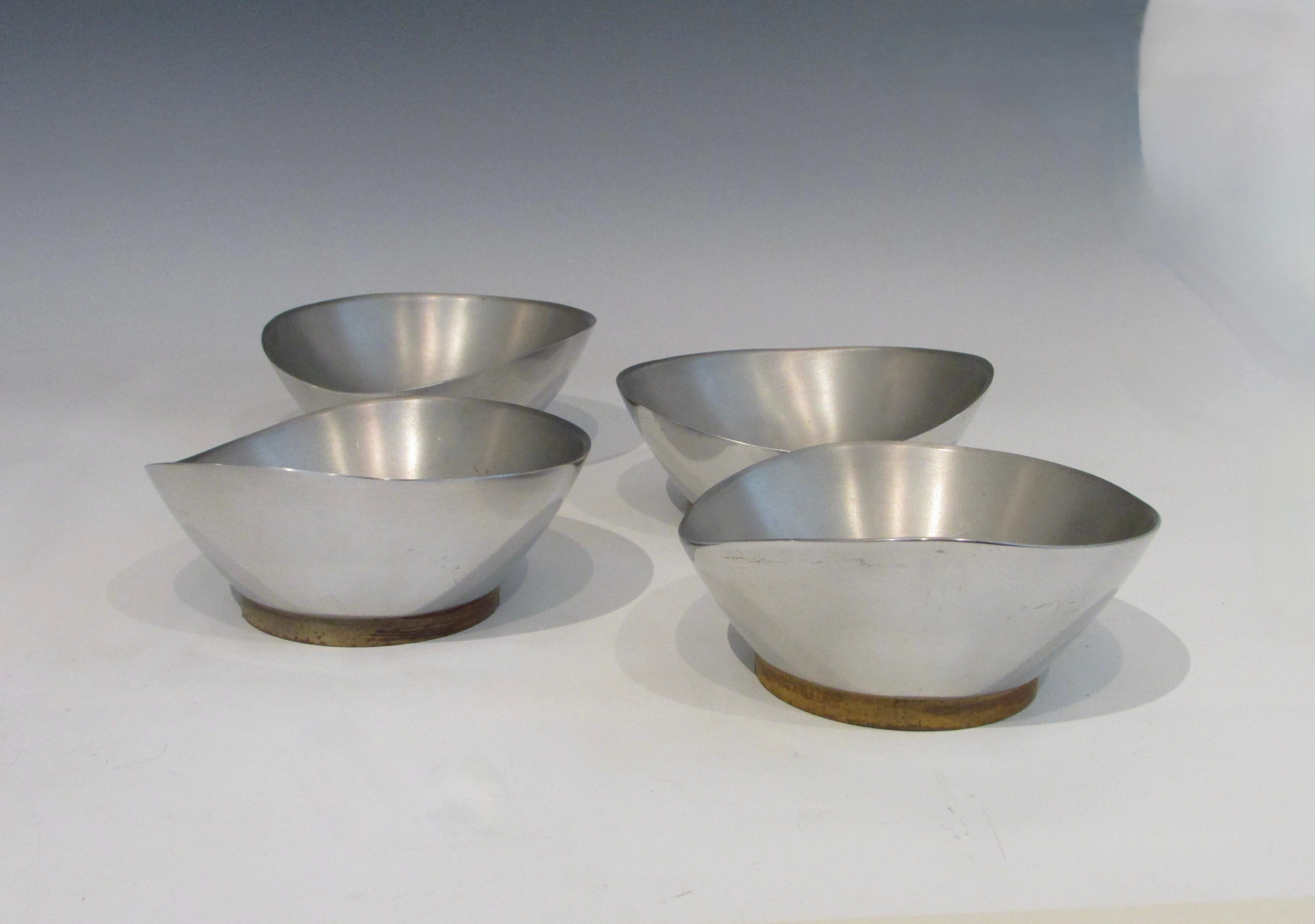 20th Century Set of Four Modernist Cast Aluminum Biomorphic Shape Serving Bowls For Sale