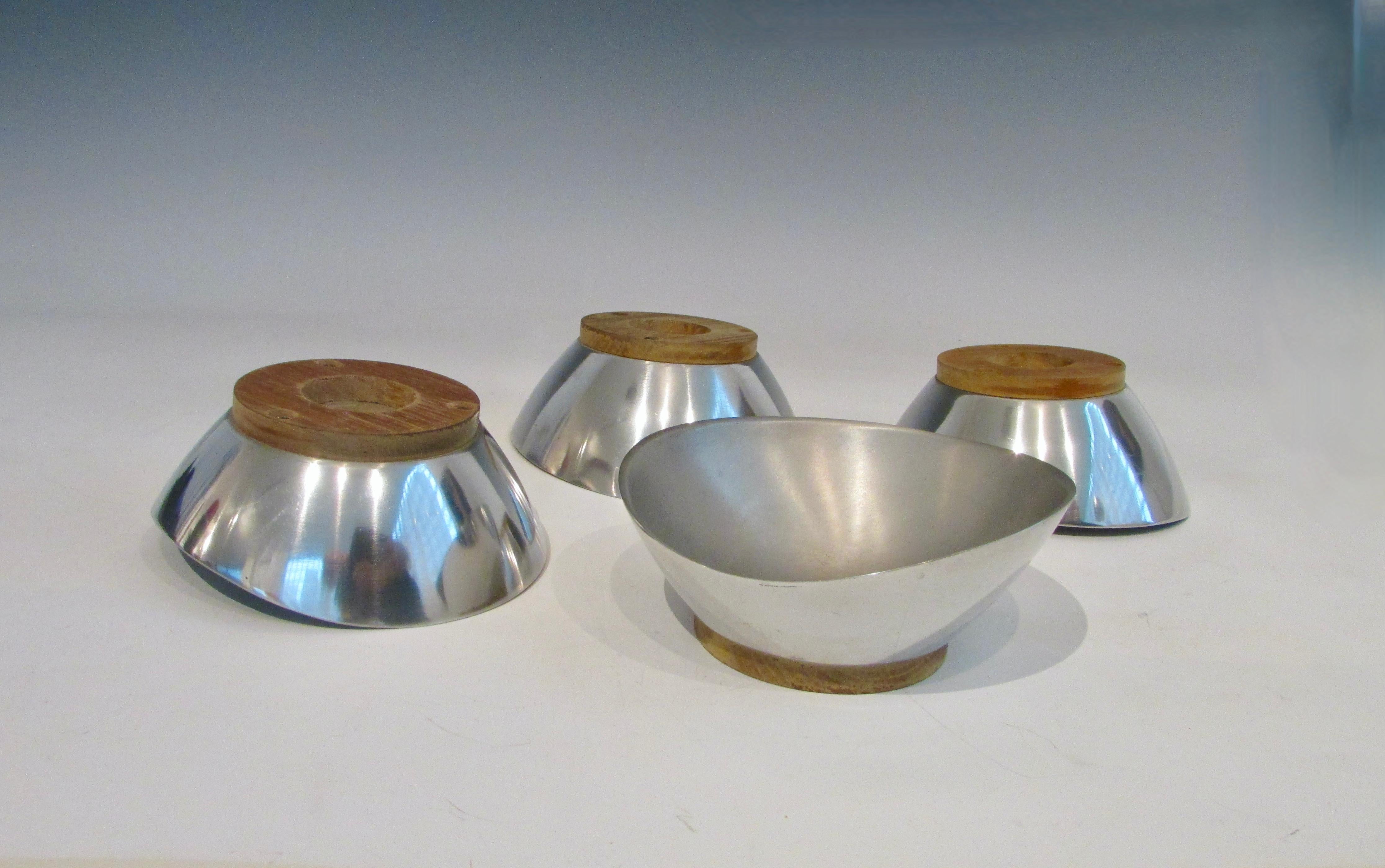 Set of Four Modernist Cast Aluminum Biomorphic Shape Serving Bowls For Sale 2