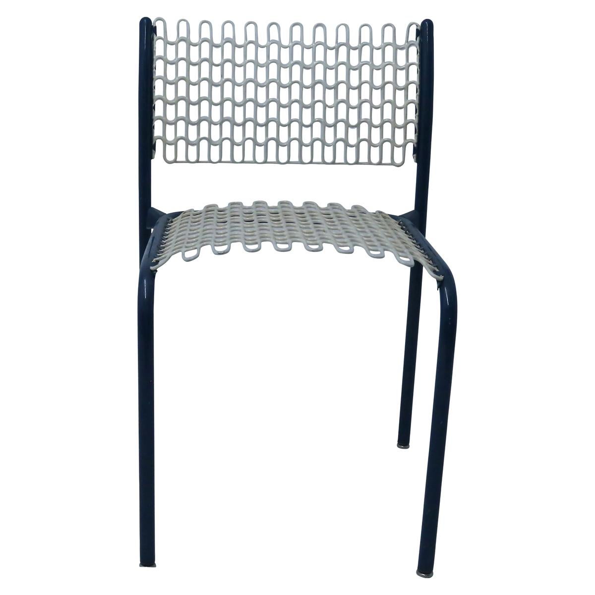 Set of Four Modernist Indoor/Outdoor Chairs with Mesh Seats and Backs In Excellent Condition For Sale In New York, NY