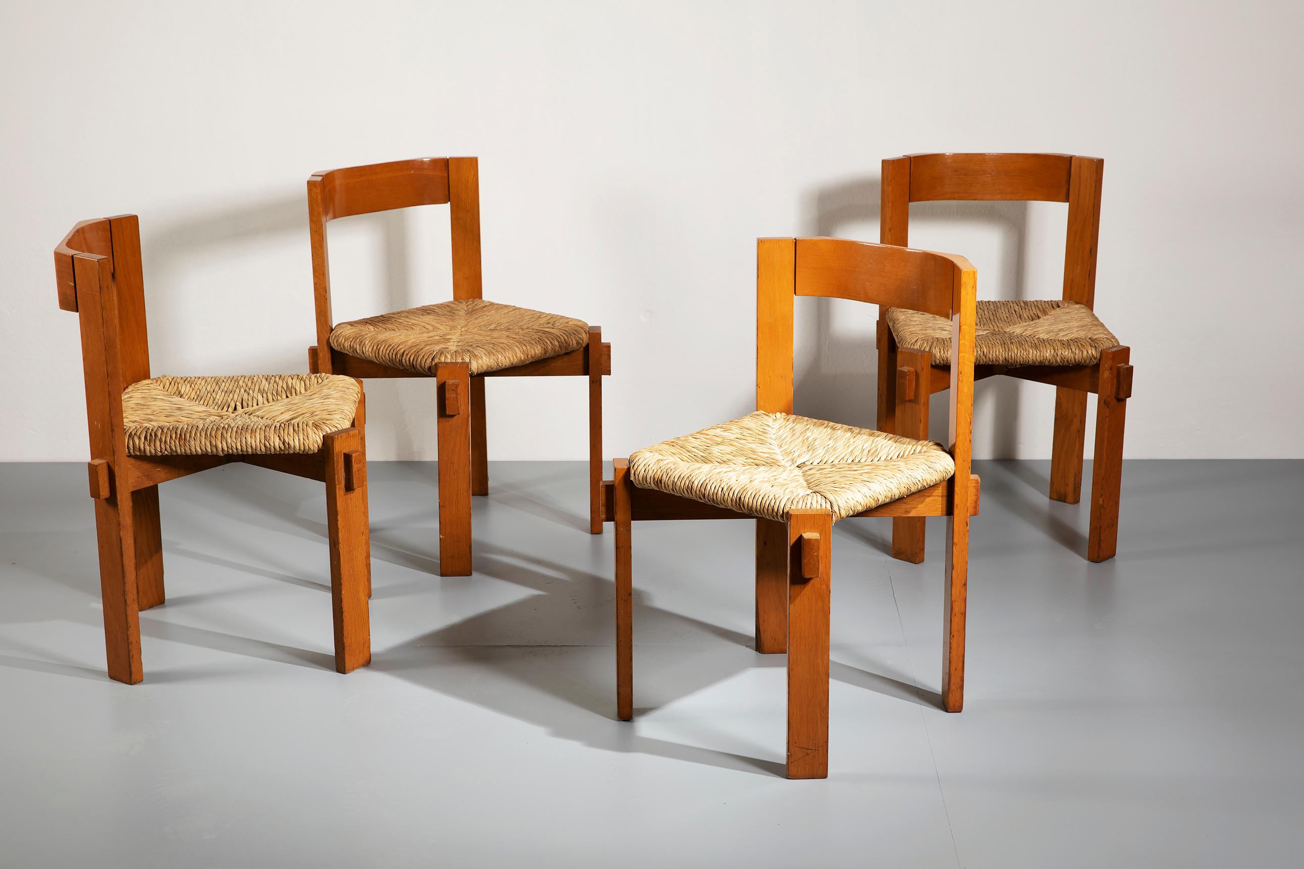 Set of Four Modernist Italian Oakwood and Straw Chairs, 1950s For Sale 6