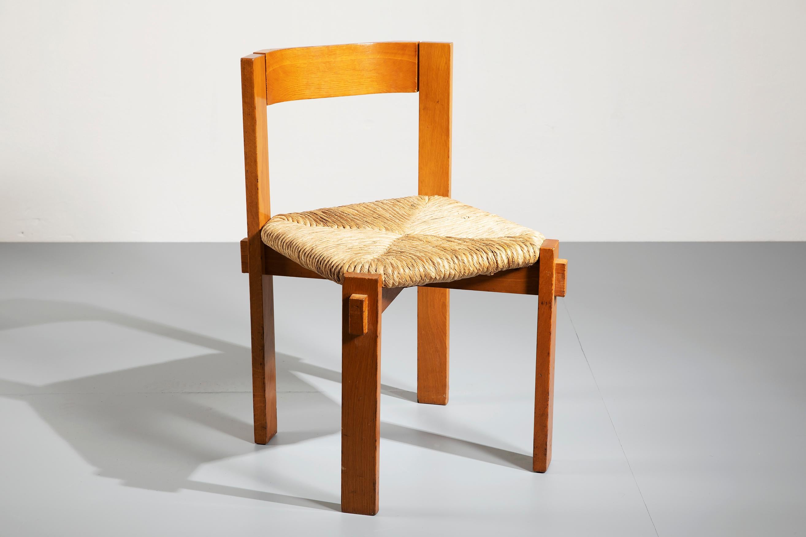 Mid-Century Modern Set of Four Modernist Italian Oakwood and Straw Chairs, 1950s For Sale