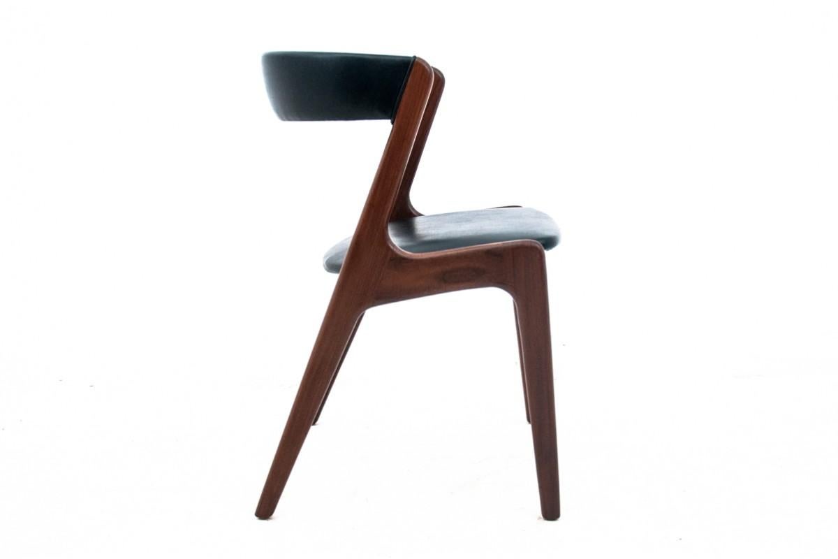 Ein Satz von vier dänischen Stühlen, 1960er Jahre

Sehr guter Zustand, nach professioneller Renovierung.

Polsterung: neues Leder

Maße: Höhe 74 cm, Sitzhöhe 42 cm, Breite 50 cm, Tiefe 50 cm
