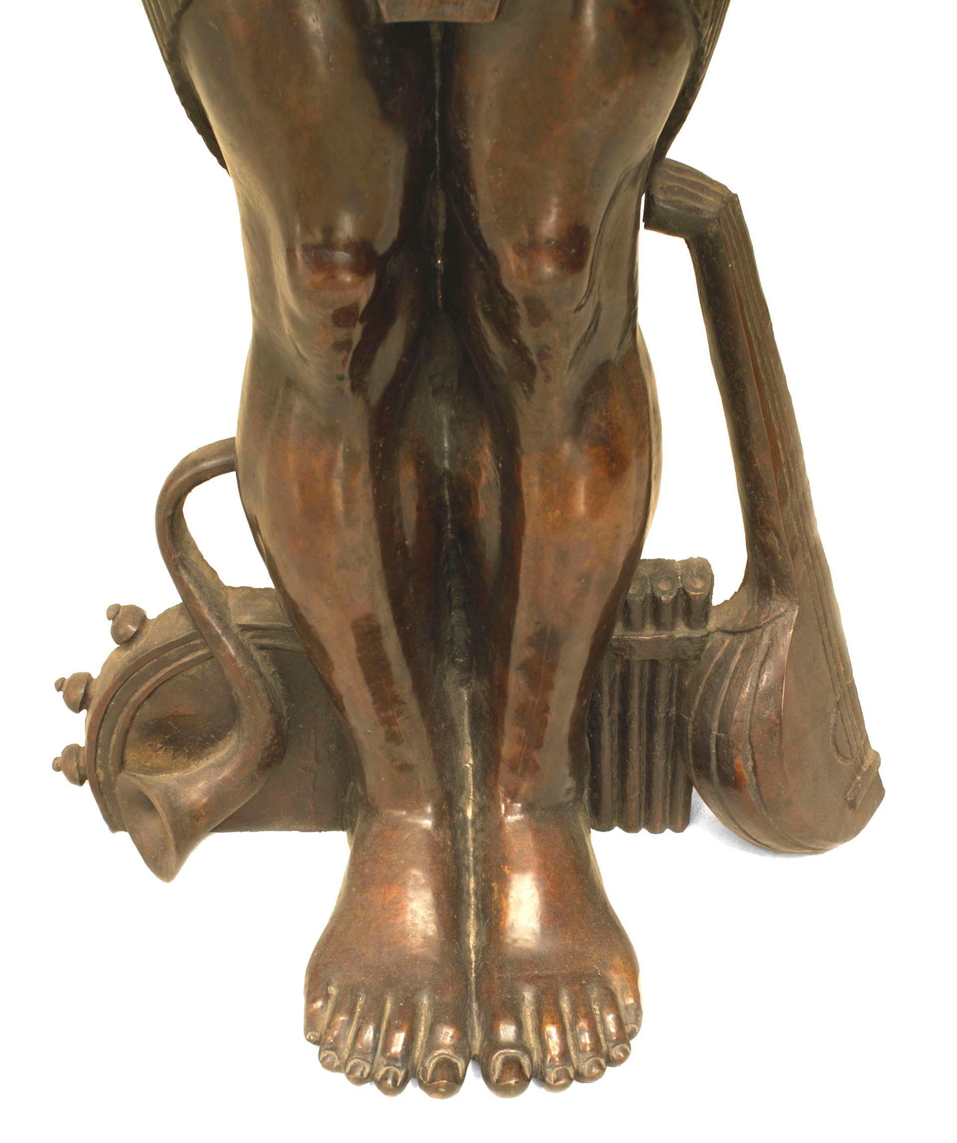 Ensemble de figures égyptiennes monumentales en bronze en vente 3