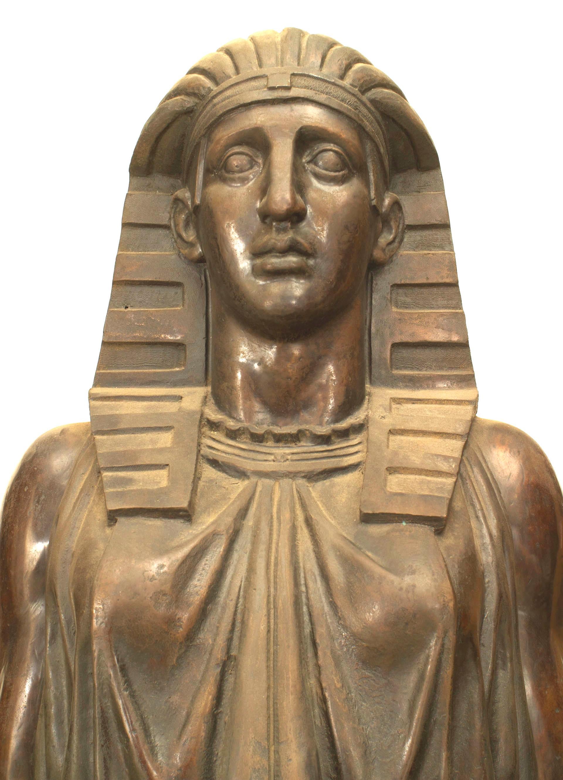 Russe Ensemble de figures égyptiennes monumentales en bronze en vente