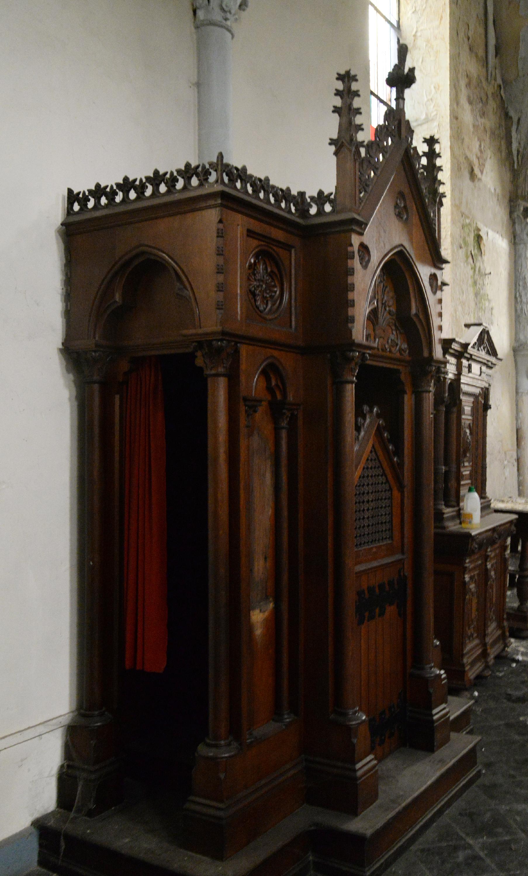 Carved Set of Four Monumental Neo-Gothic Confessionals in Oak For Sale