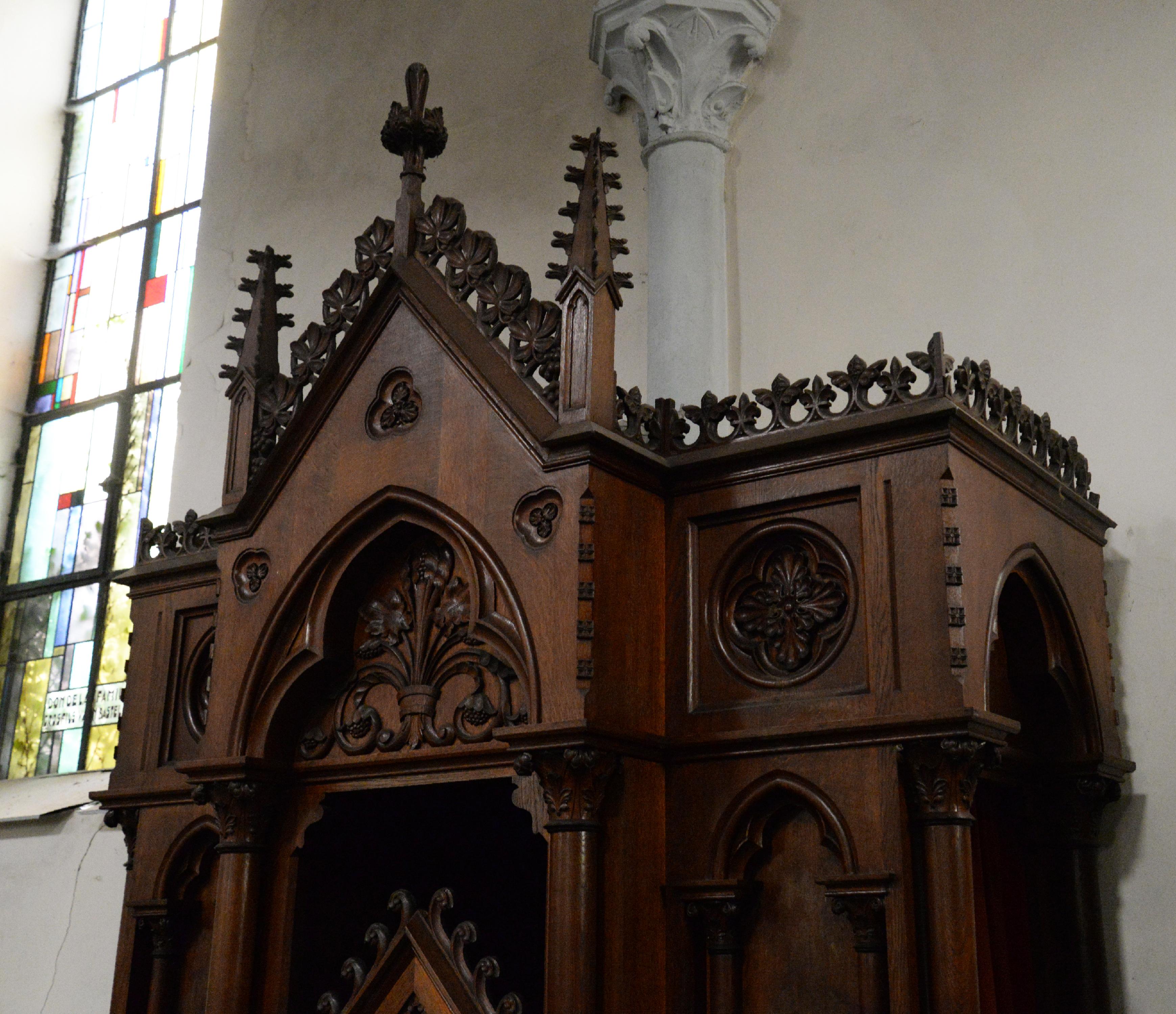 19th Century Set of Four Monumental Neo-Gothic Confessionals in Oak For Sale