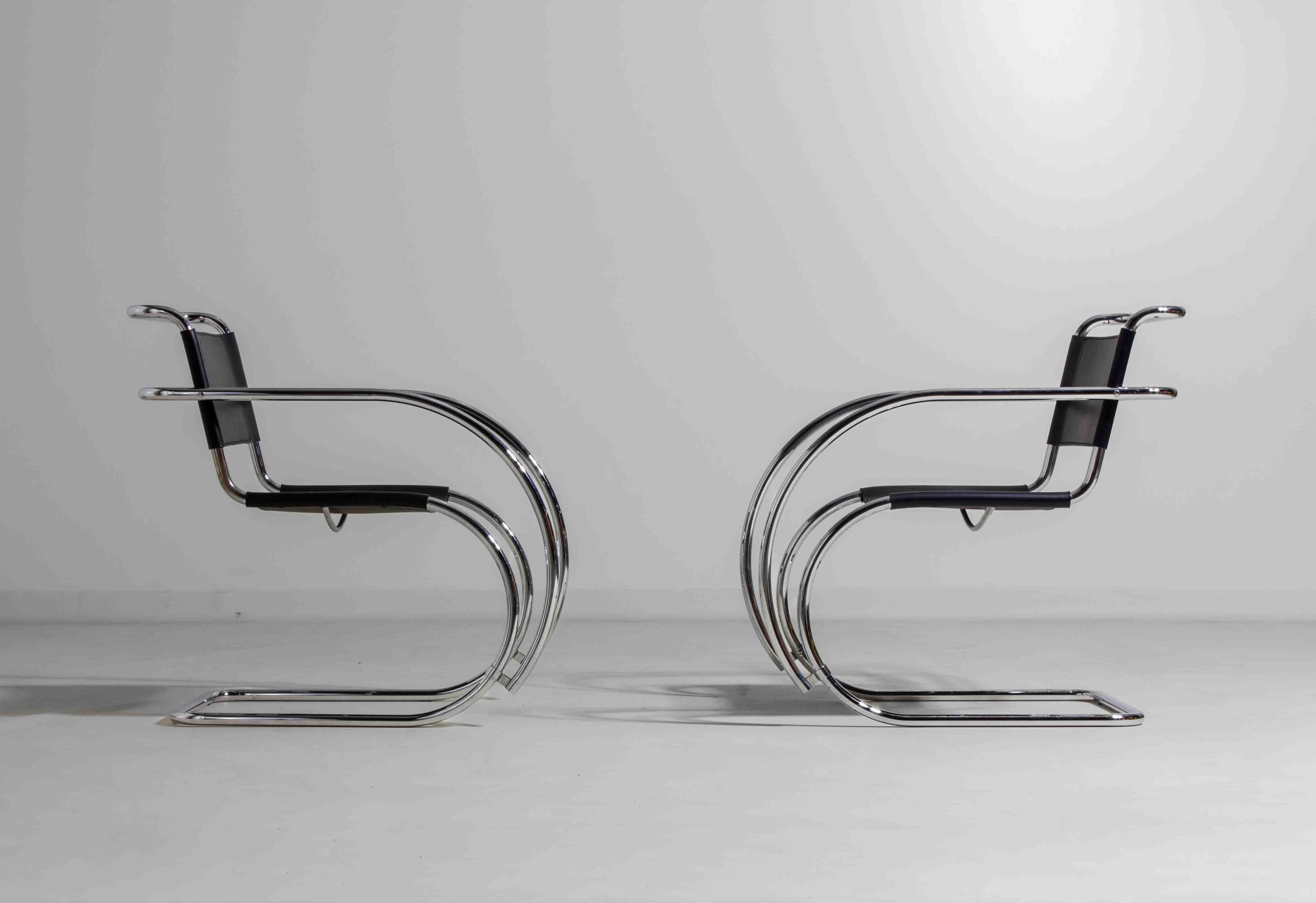 Set di quattro poltrone da pranzo MR20 Bauhaus in tubolare cromato e pelle, anni '70 In condizioni buone in vendita a Antwerpen, VAN