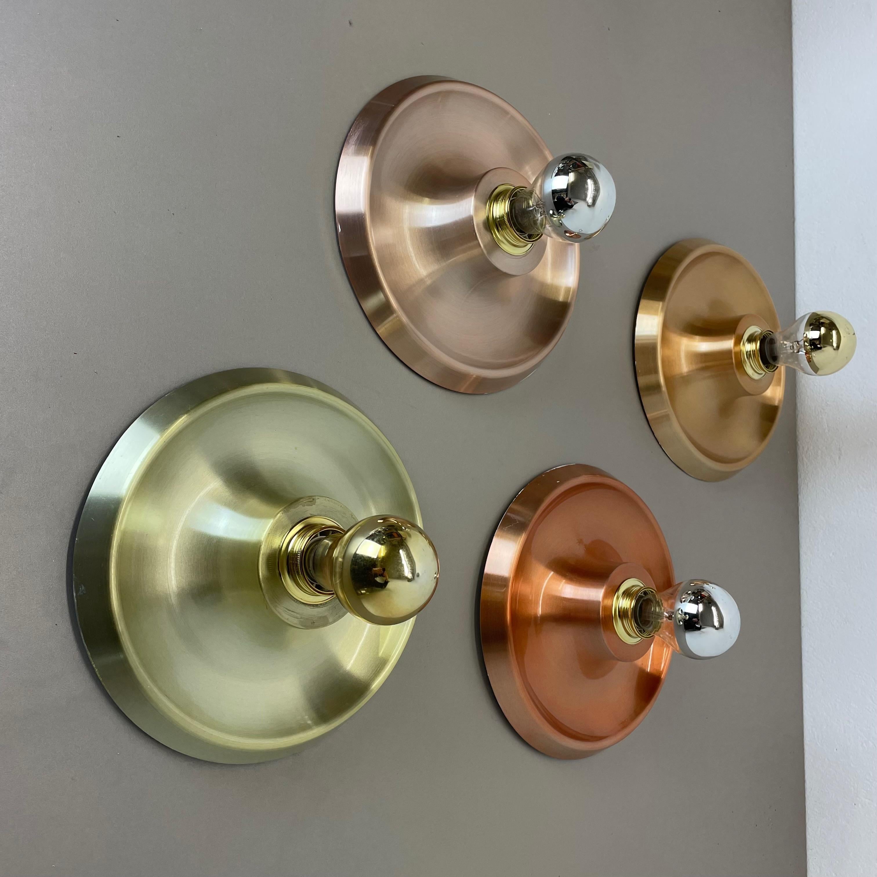 Article:

Set of four wall light sconces



Origin:

Germany



Age:

1960s


Set of four original 1960s modernist German wall light made of metal aluminium. All lights are in the original state with different finished front side.