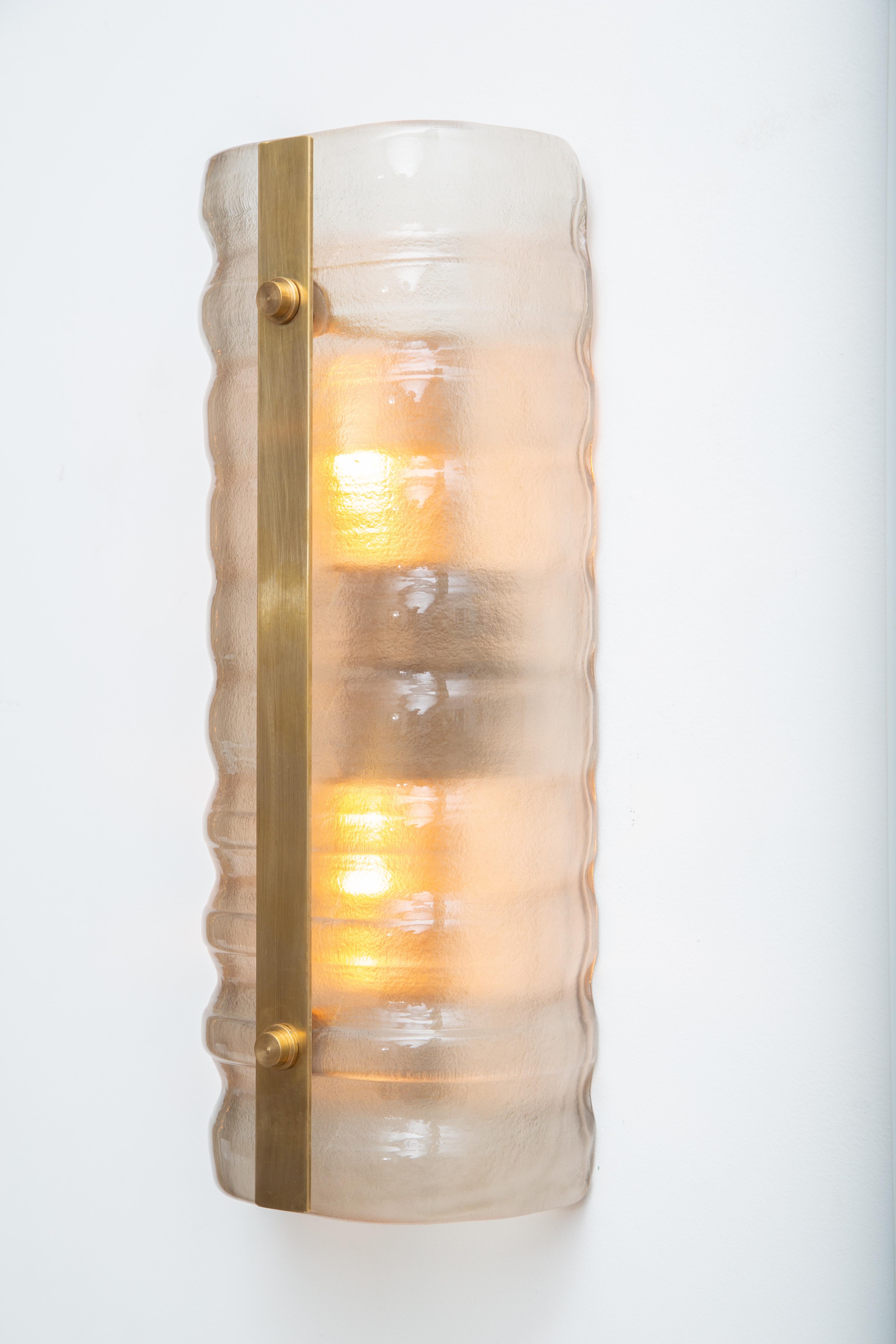Set of Four Murano Smoked Glass and Brass Wall Lights, in Stock (Moderne der Mitte des Jahrhunderts) im Angebot