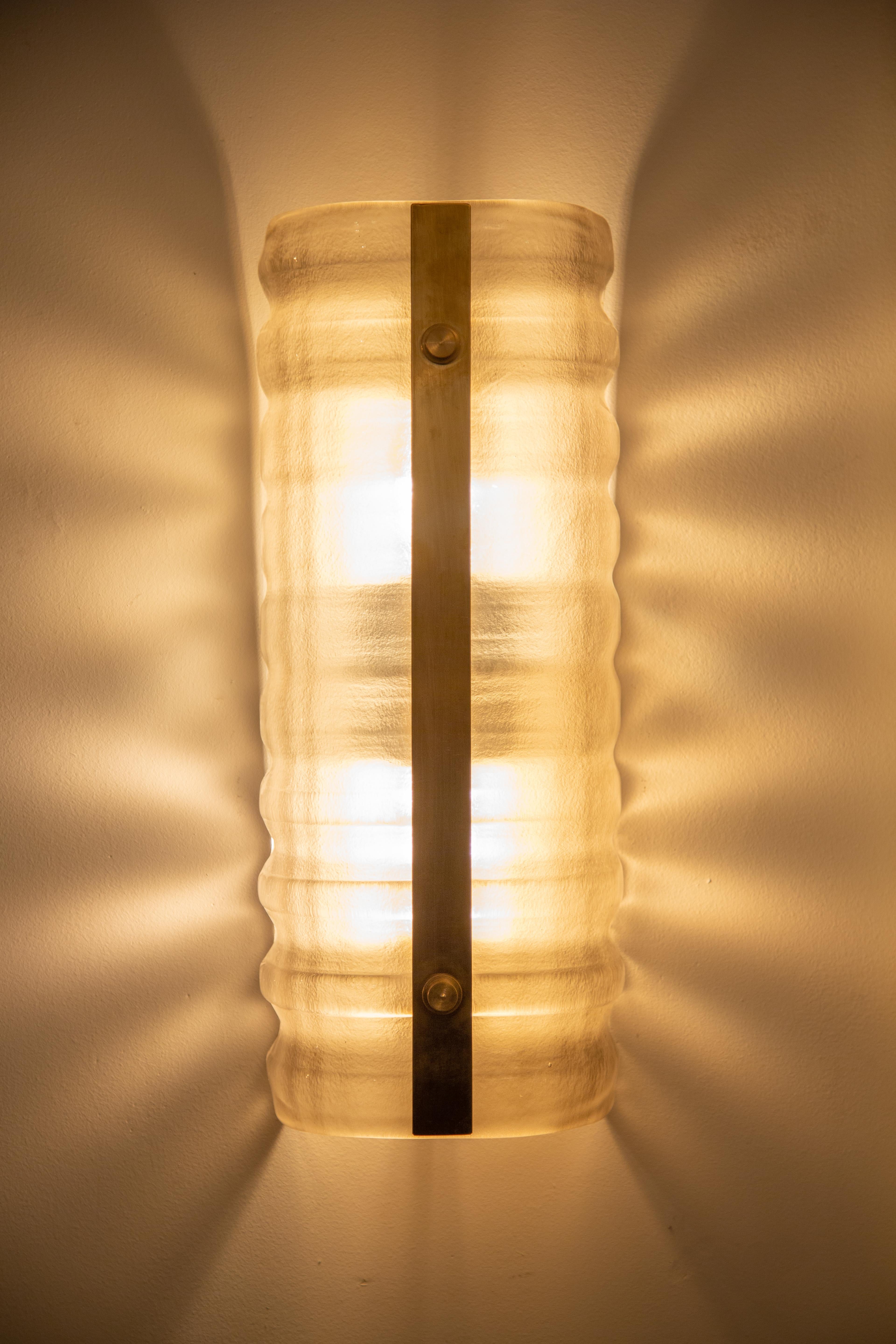 Set of Four Murano Smoked Glass and Brass Wall Lights, in Stock im Zustand „Neu“ im Angebot in Miami, FL