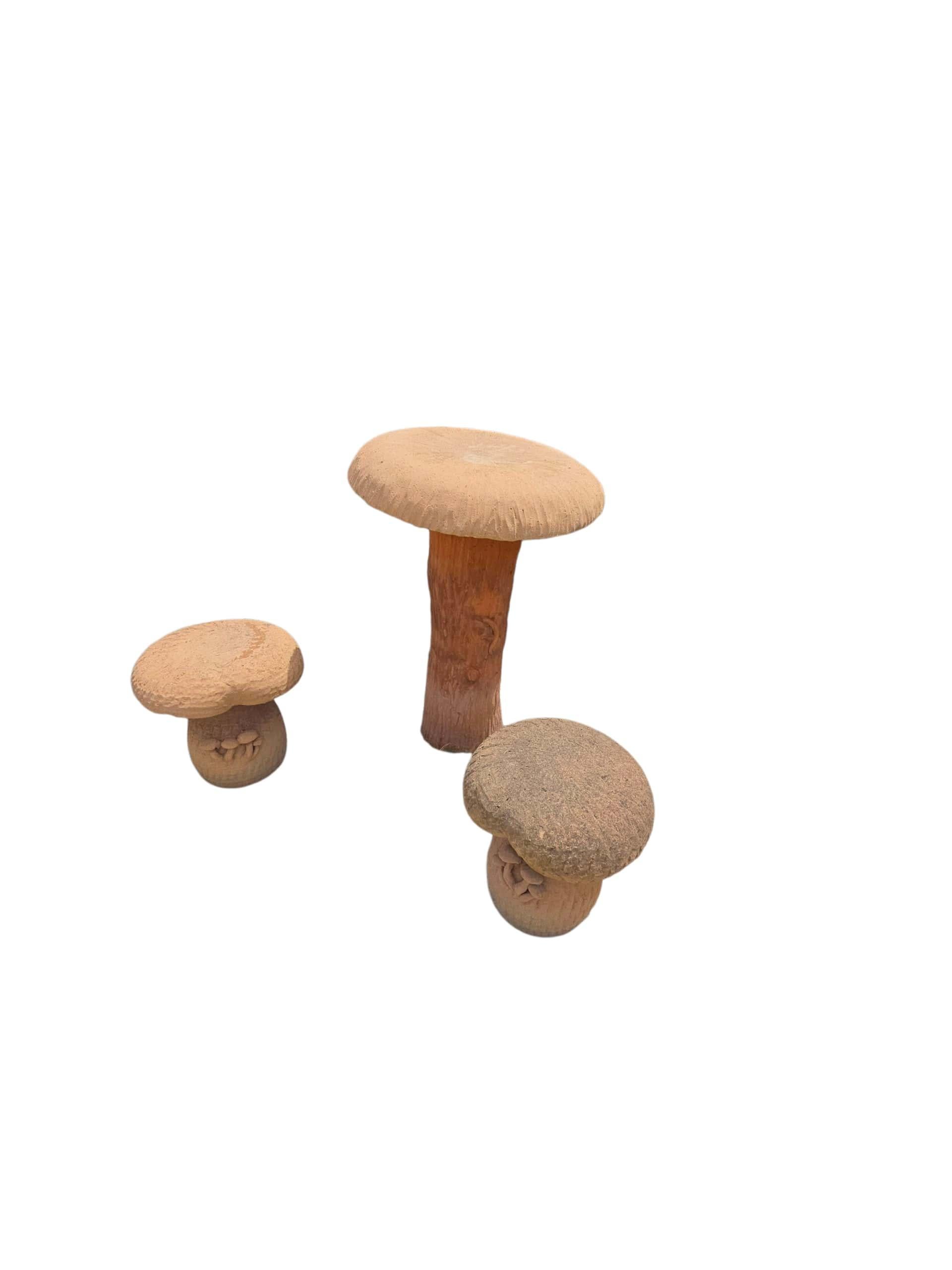 Conjunto de cuatro sillas con forma de seta y mesa en terracota toscana, años 70 en Bueno estado para la venta en Madrid, ES