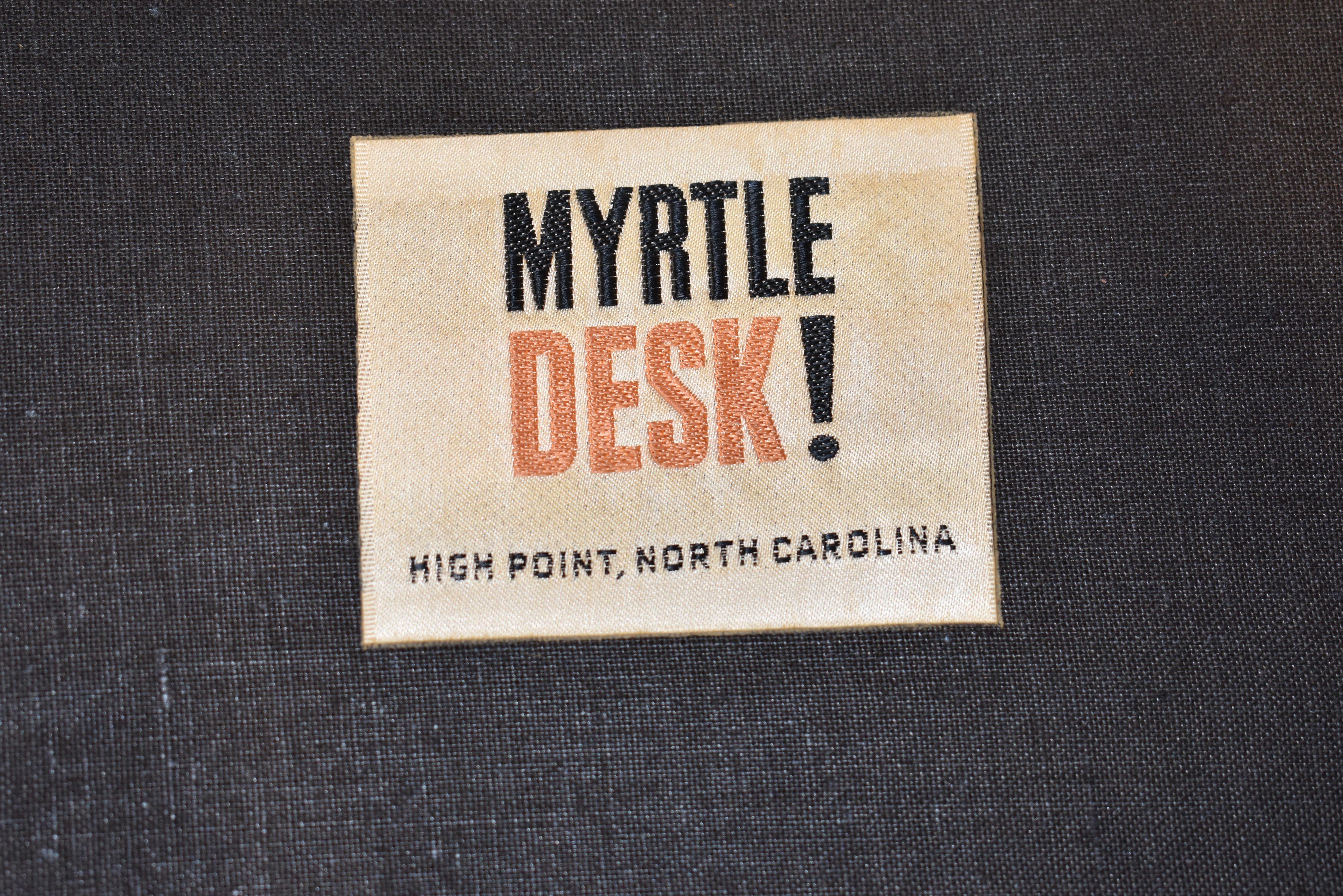 Ensemble de quatre chaises à bras Myrtle Desk Company, daté de 1969 en vente 7