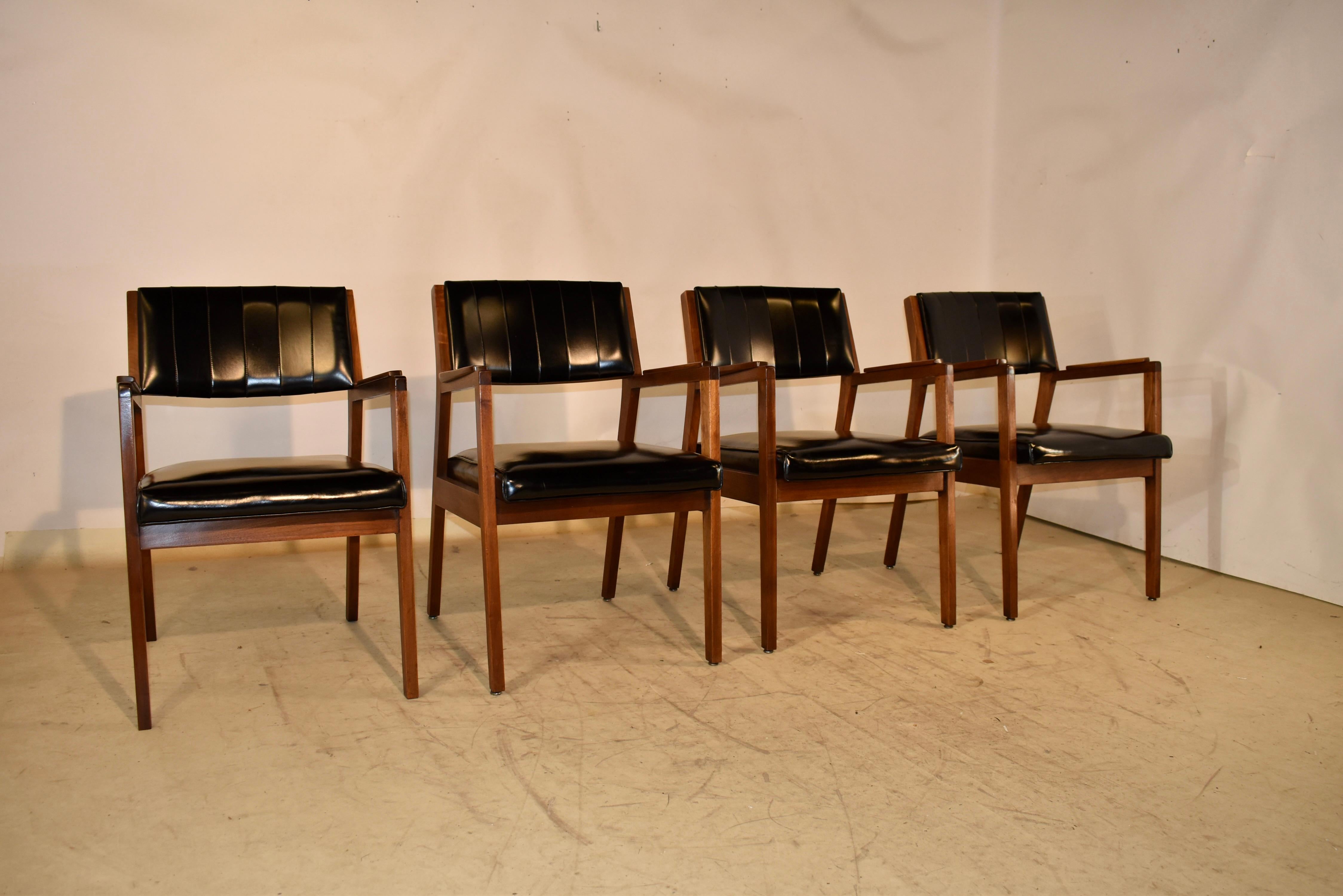 Américain Ensemble de quatre chaises à bras Myrtle Desk Company, daté de 1969 en vente