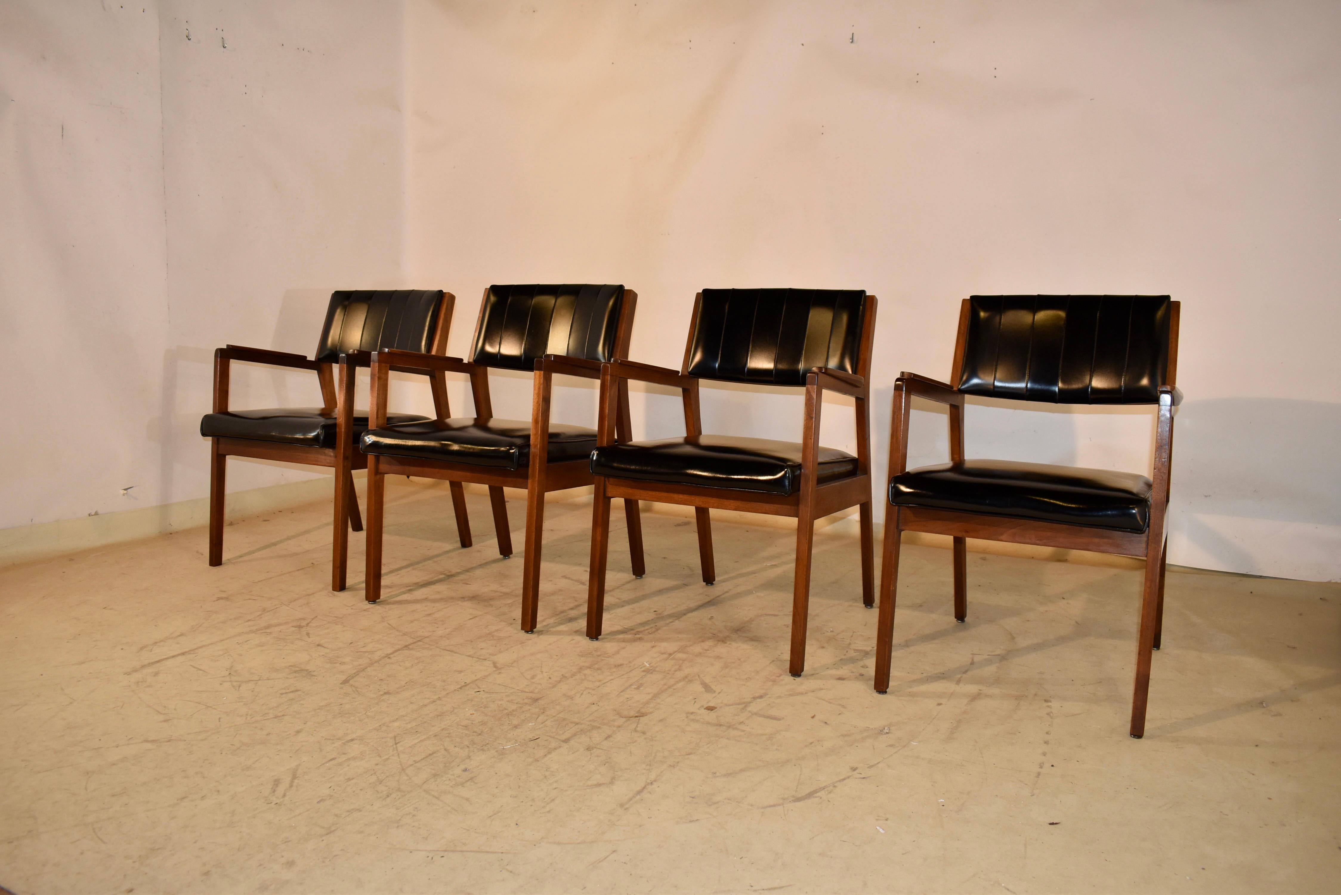 Ensemble de quatre chaises à bras Myrtle Desk Company, daté de 1969 Bon état - En vente à High Point, NC