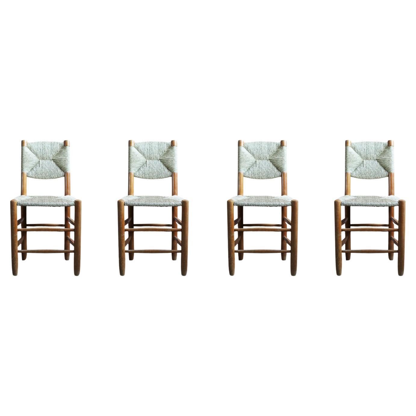 Ensemble de quatre chaises n°19 de Charlotte Perriand en vente