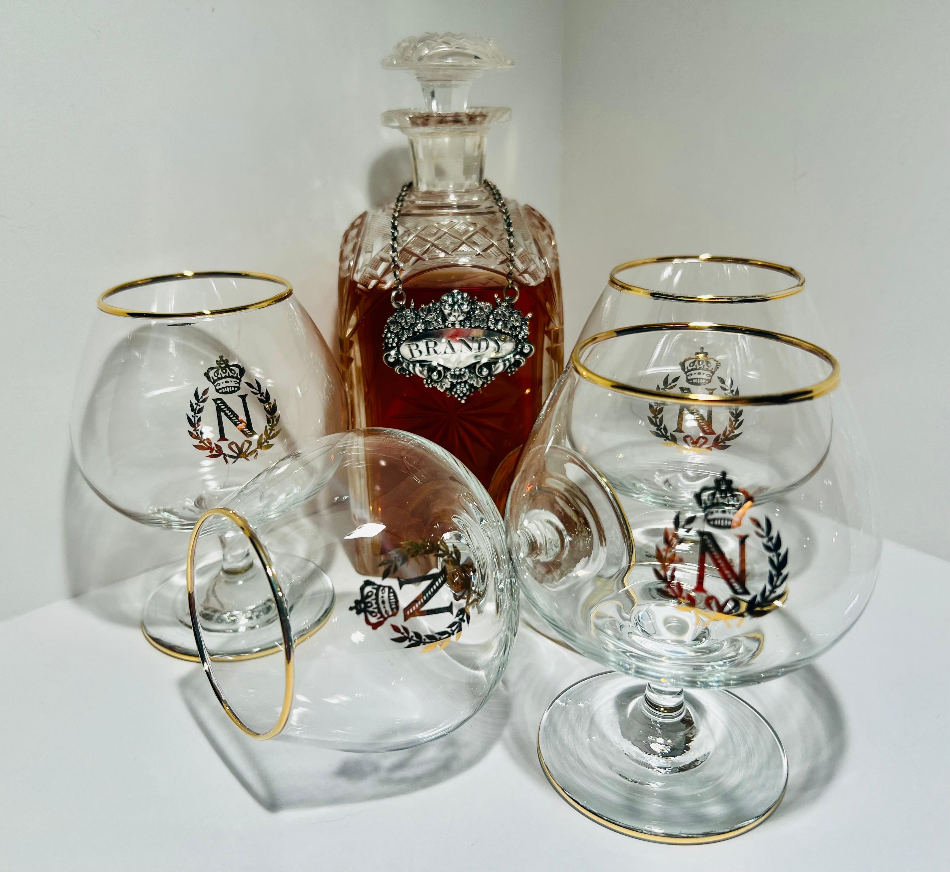 Juego de cuatro copas Napoleón para brandy o coñac.  La clásica letra 