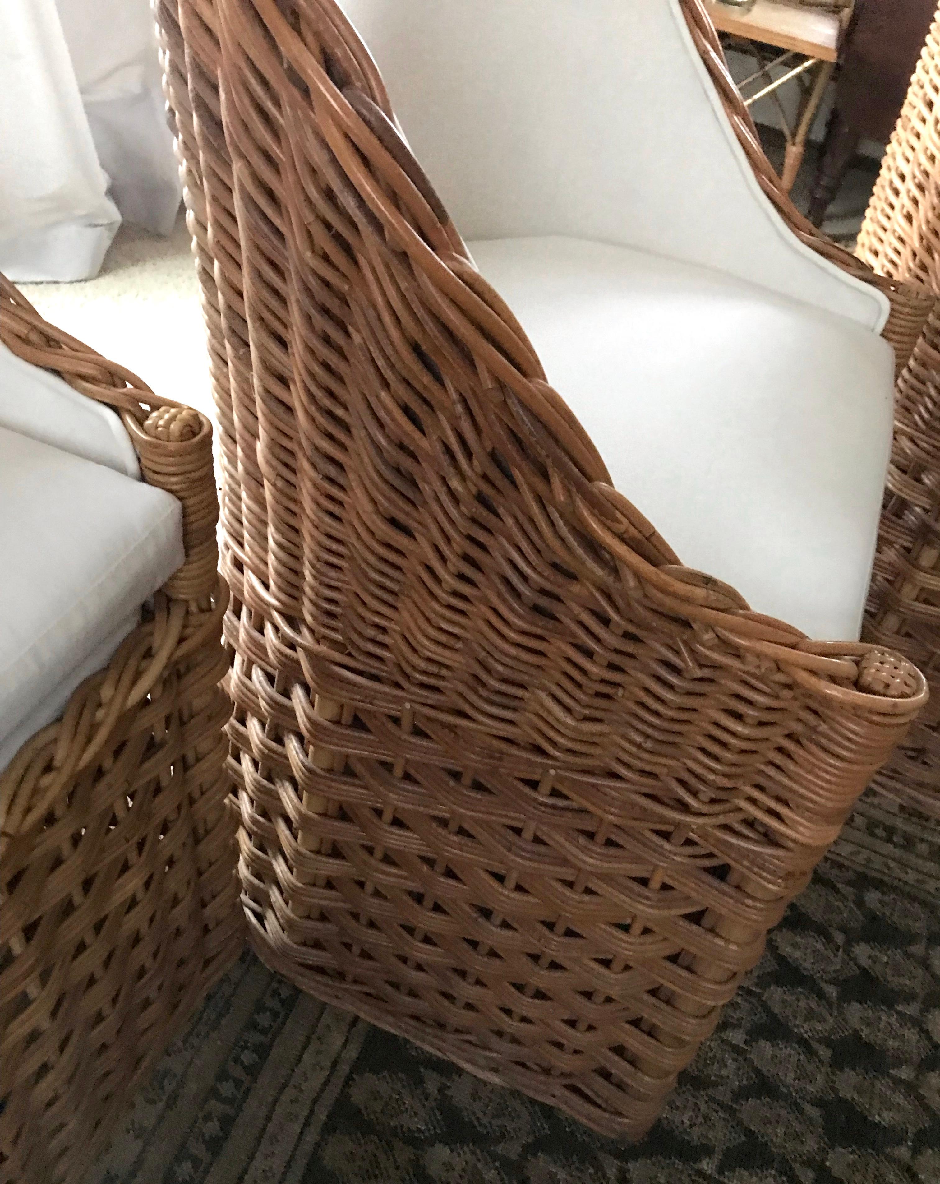 Set of Four Natural Wicker Barrel Back Chairs In Good Condition For Sale In New York, NY