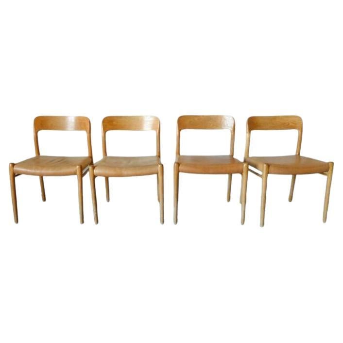 Satz von vier Neils Otto Møller 'Modell 75' Stühlen im Angebot