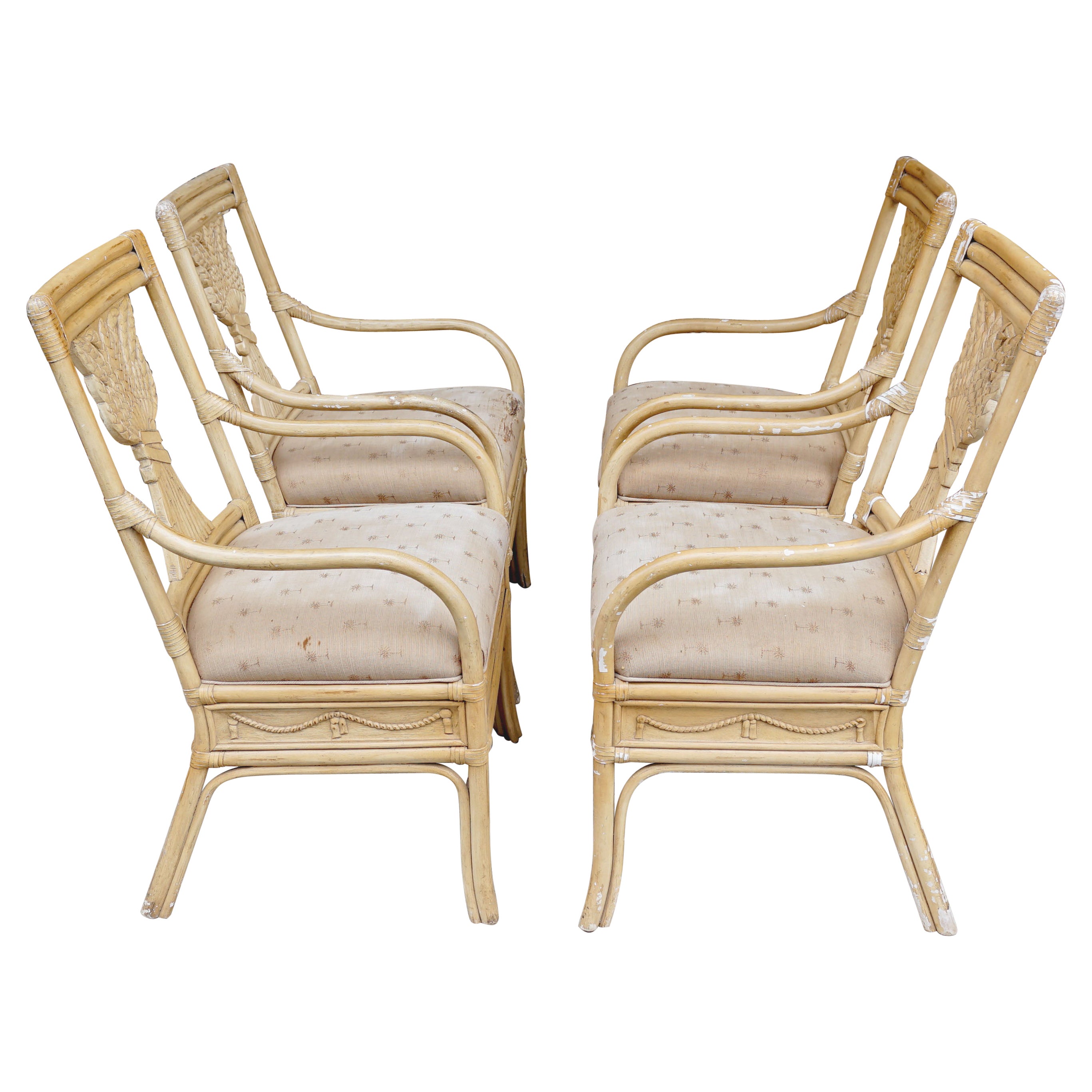 Conjunto de cuatro sillones neoclásicos de los años 30 de bambú y ratán en beige