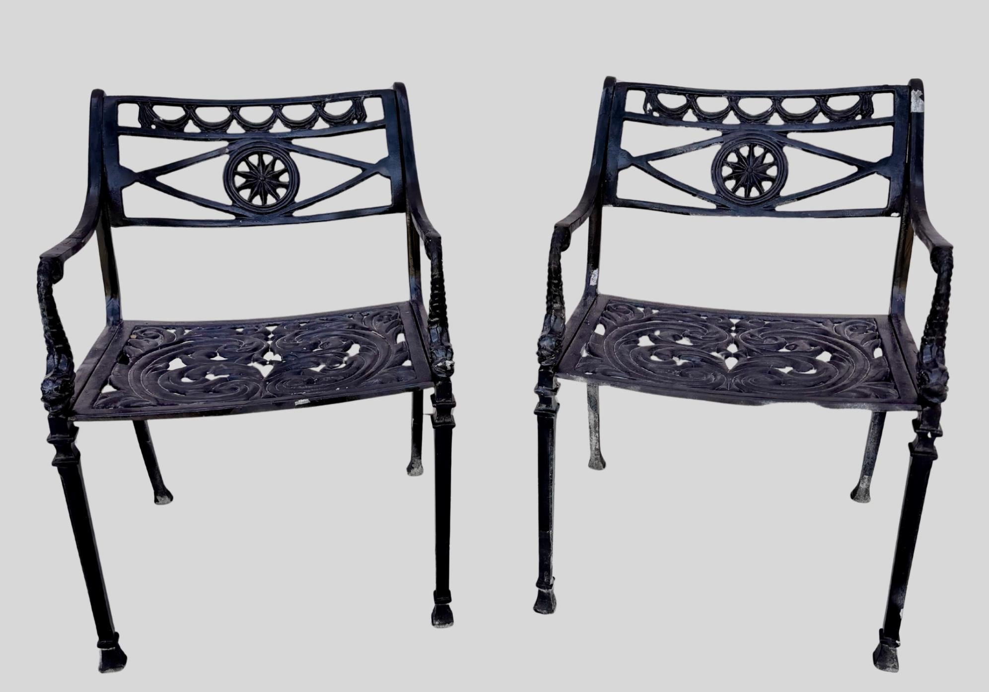 Neoclassico Set di quattro sedie neoclassiche con stella e delfino in vendita