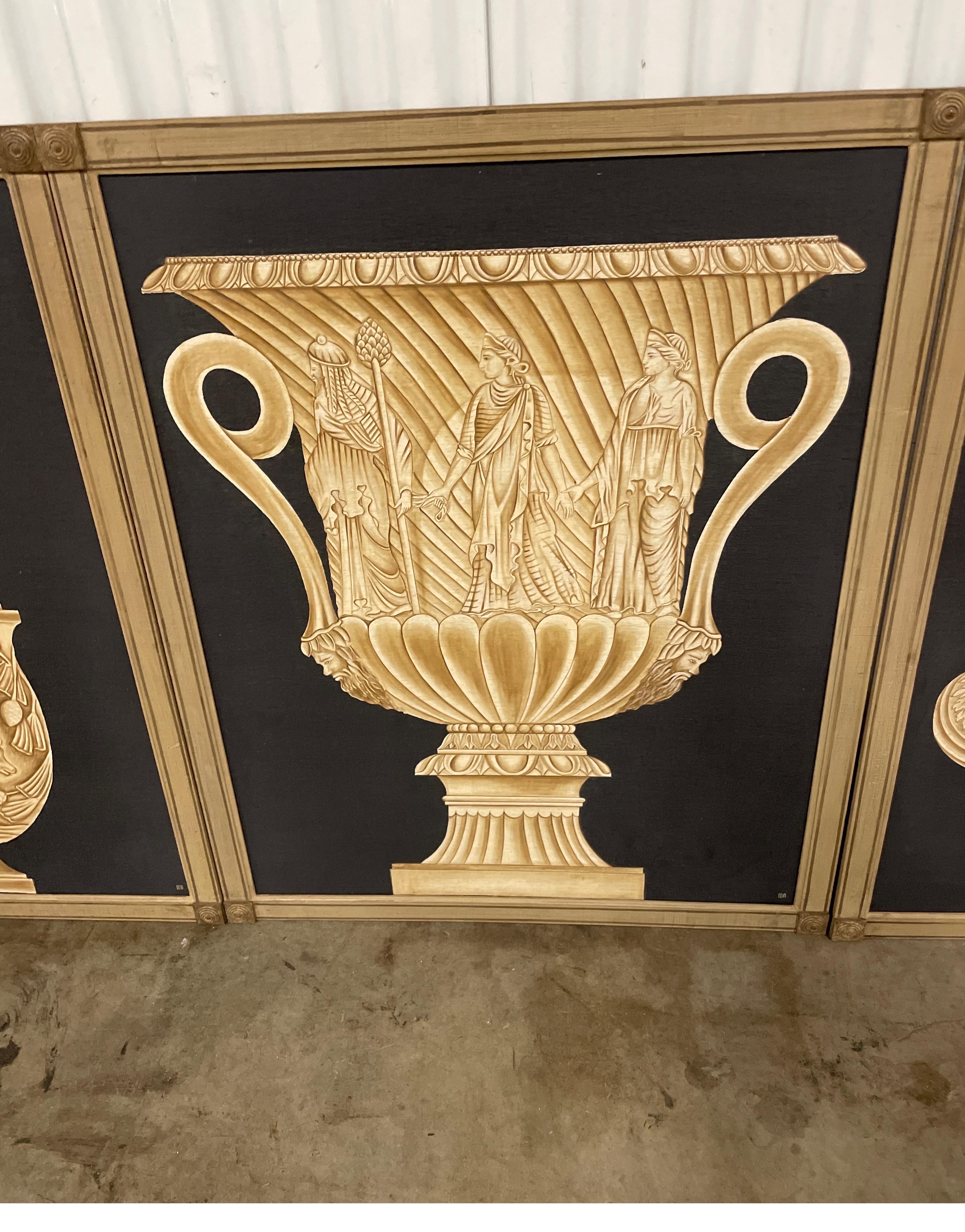 Ensemble de quatre panneaux muraux d'urne néoclassiques Bon état - En vente à West Palm Beach, FL