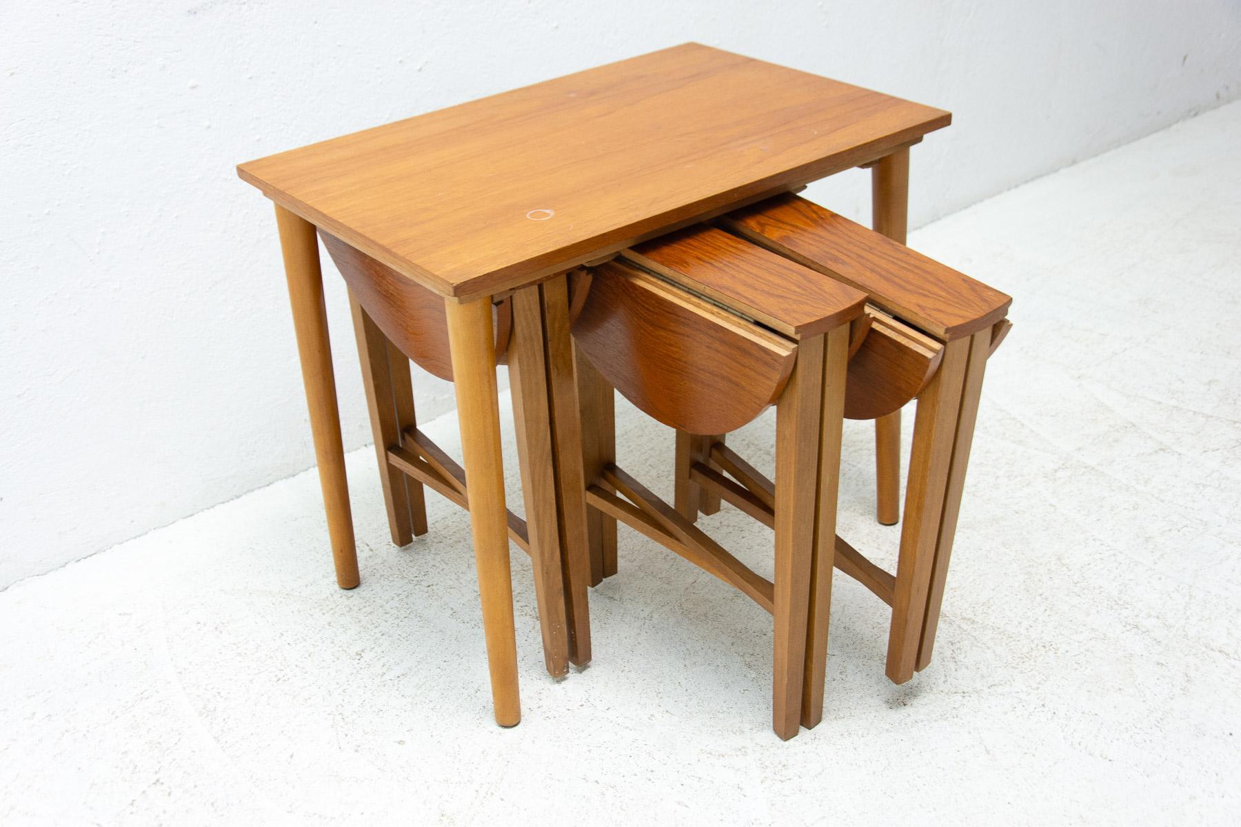 Ensemble de quatre tables gigognes, conçu par Poul Hundevad, années 1960 en vente 3