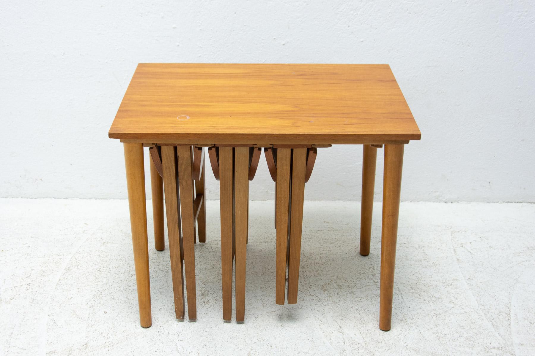 Ensemble de quatre tables gigognes, conçu par Poul Hundevad, années 1960 en vente 4