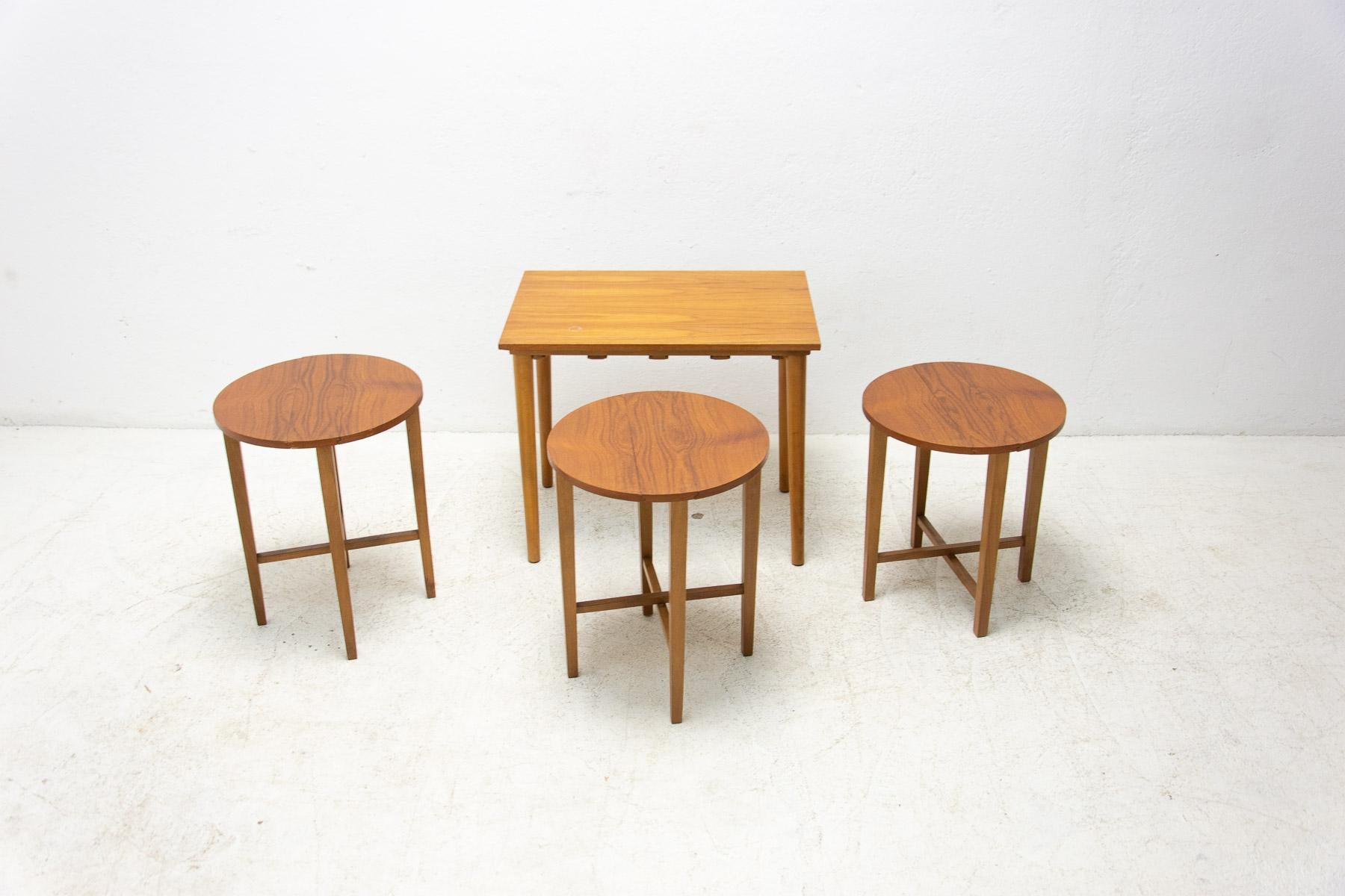 Ensemble de quatre tables gigognes, conçu par Poul Hundevad, années 1960 en vente 9
