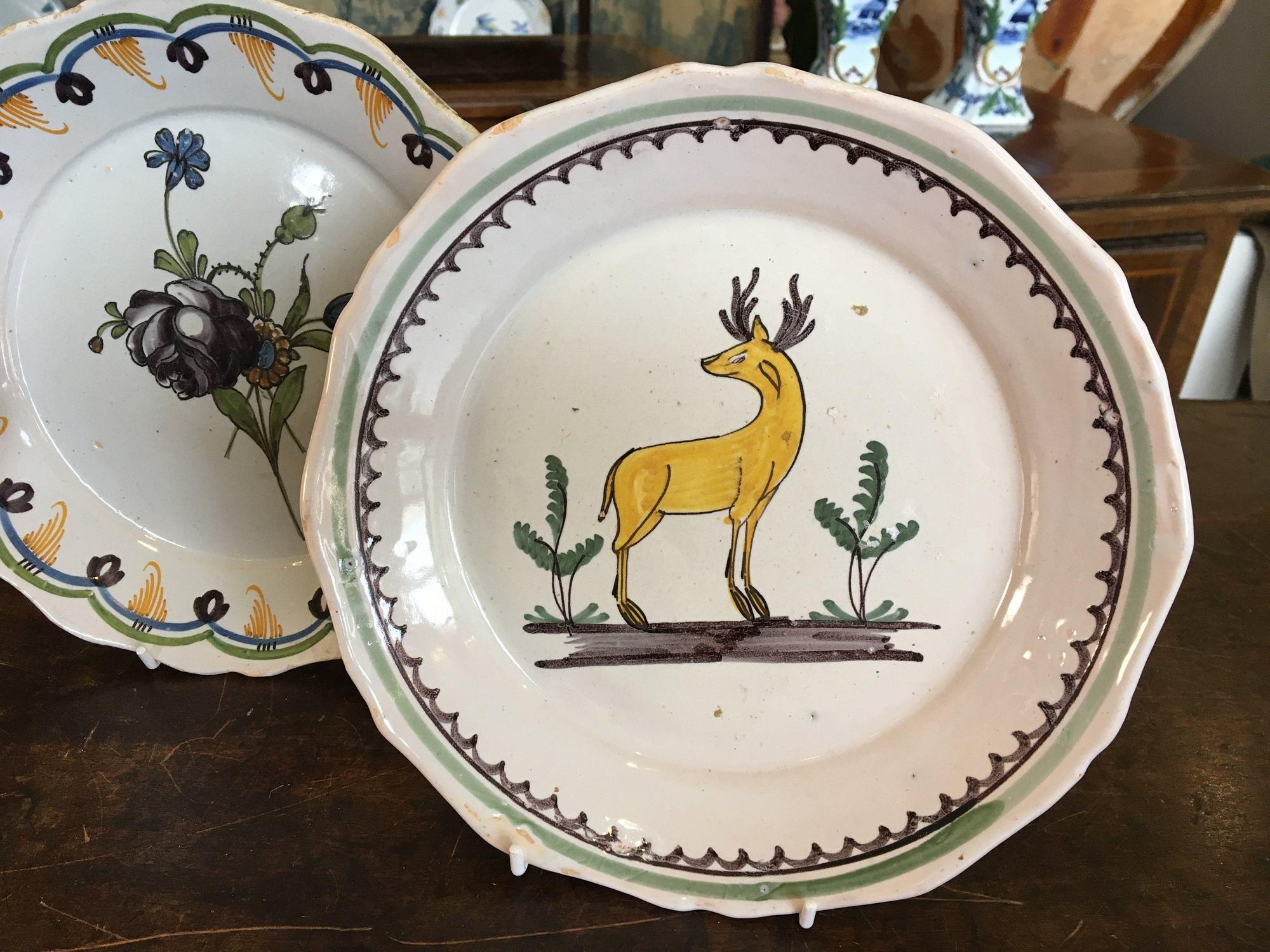 Set of Four Nevers French Faience Plates, 18th Century In Good Condition In Doylestown, PA