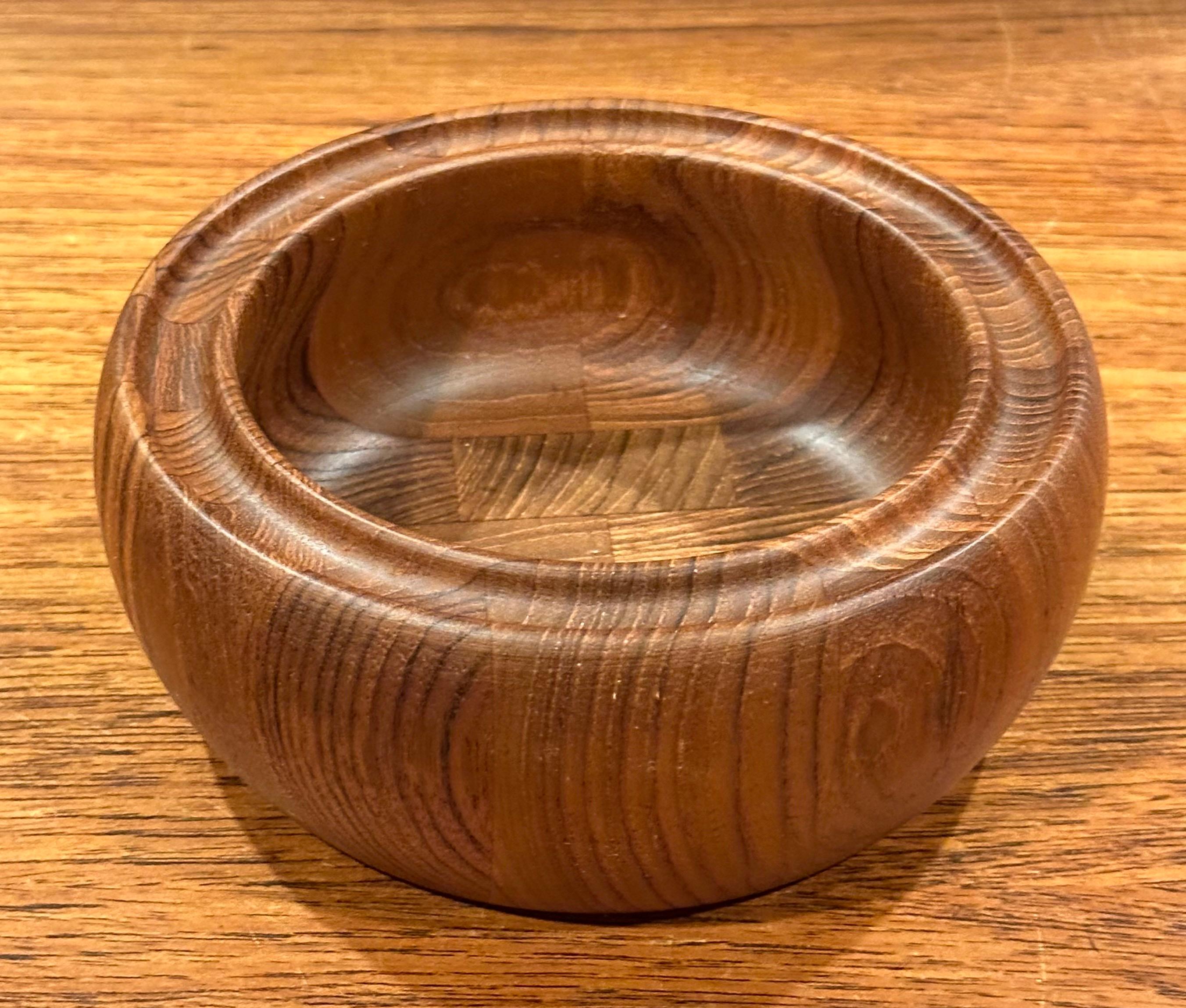 Juego de cuatro ensaladeras de teca tallada de estilo moderno danés nuevas / antiguas de Digsmed en venta 1