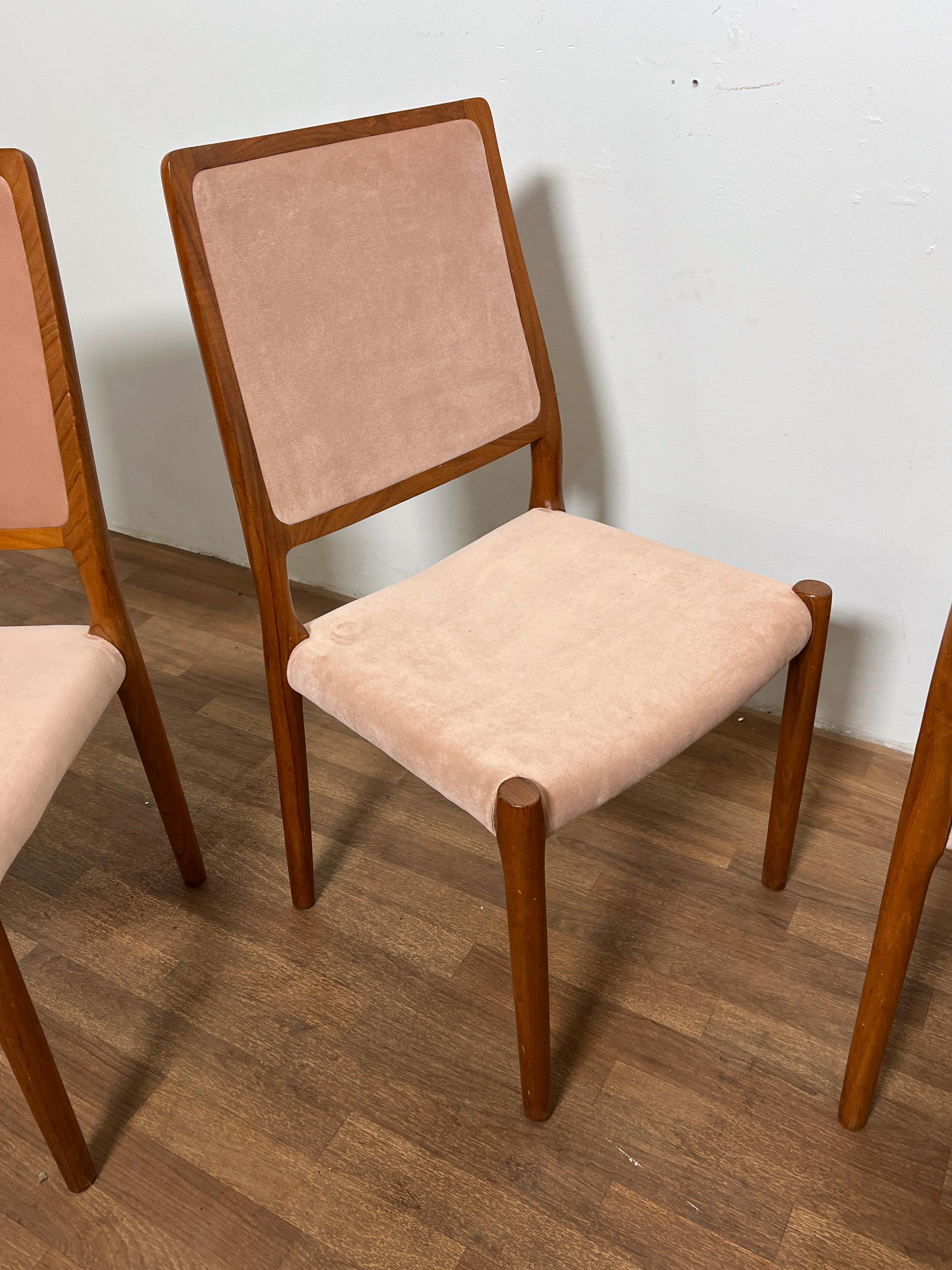 Ensemble de quatre chaises de salle à manger danoises en teck Niels Moller pour JL Moller en vente 4