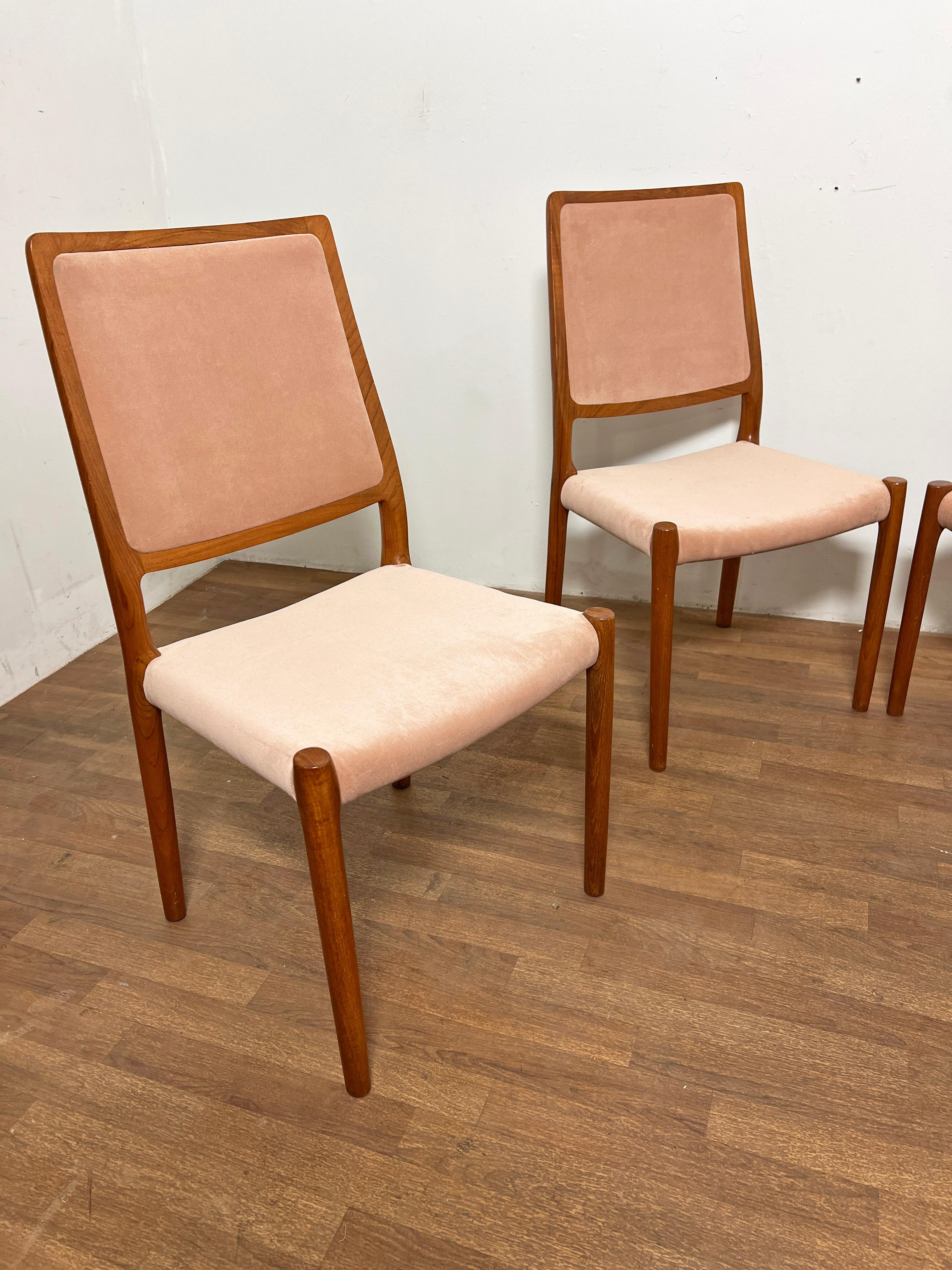 Satz von vier Esszimmerstühlen aus Teakholz, Modell #86, entworfen von Niels Moller für J.L. Moller, Dänemark, ca. Mitte der 1980er Jahre.