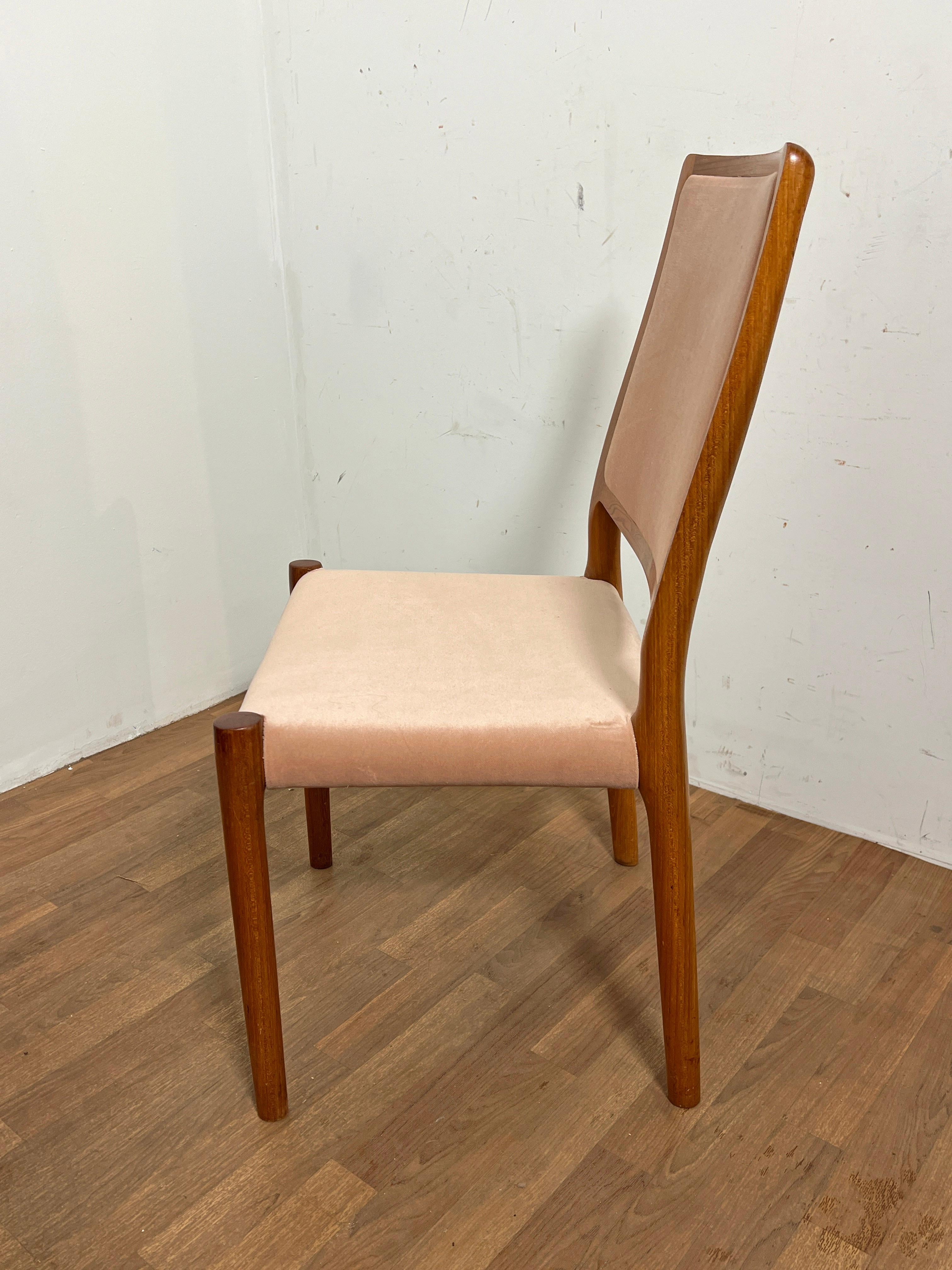 Ensemble de quatre chaises de salle à manger danoises en teck Niels Moller pour JL Moller Bon état - En vente à Peabody, MA