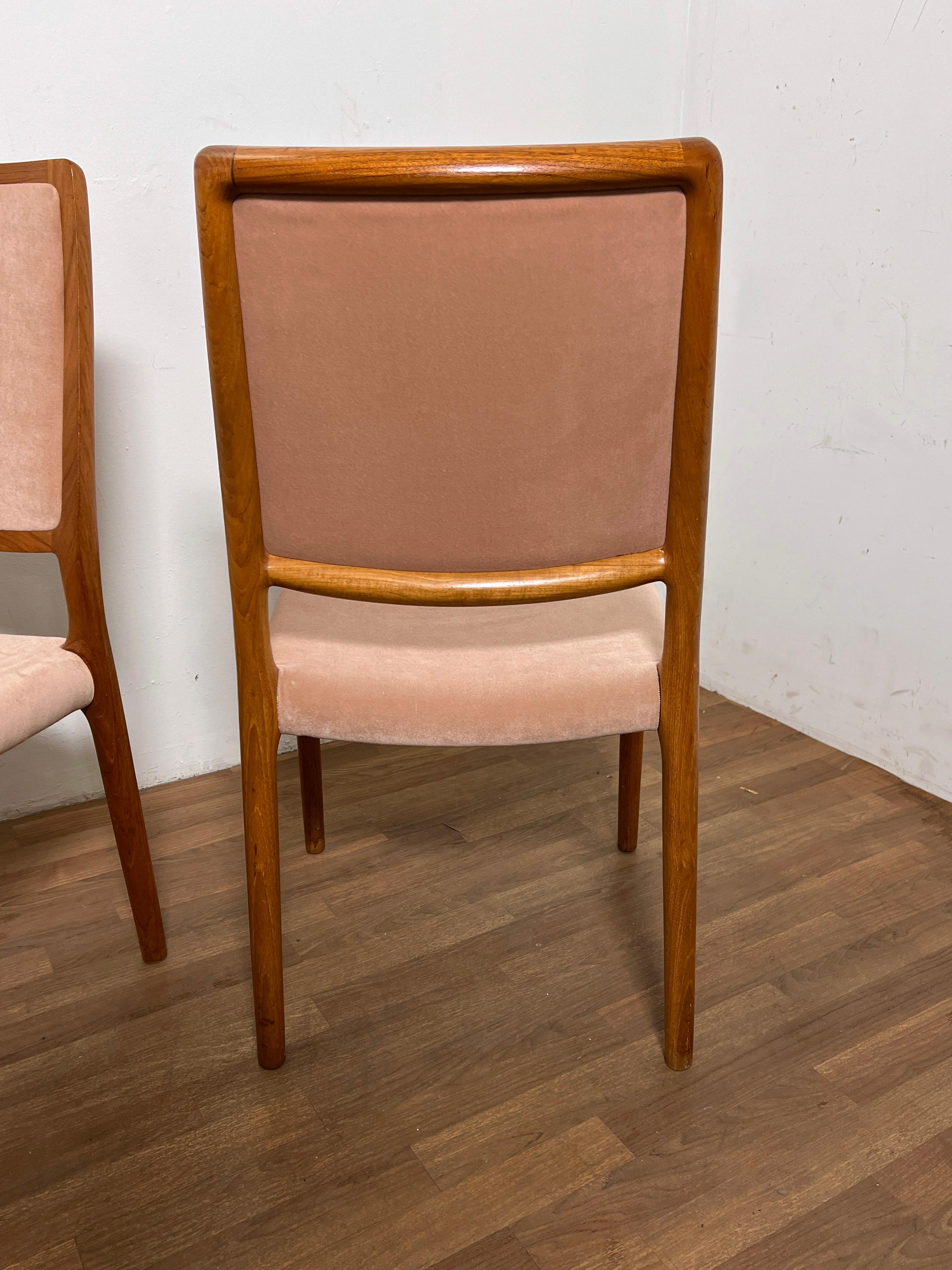Tissu d'ameublement Ensemble de quatre chaises de salle à manger danoises en teck Niels Moller pour JL Moller en vente
